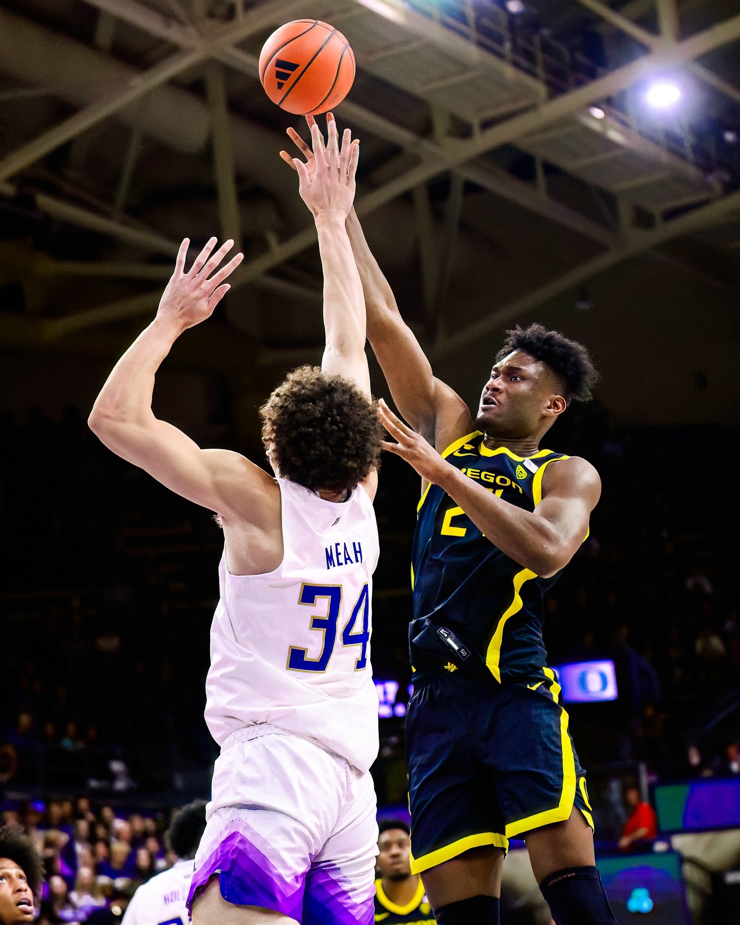 Go Ducks - Too fly. @oregonmbb defeats Washington on the... | Facebook