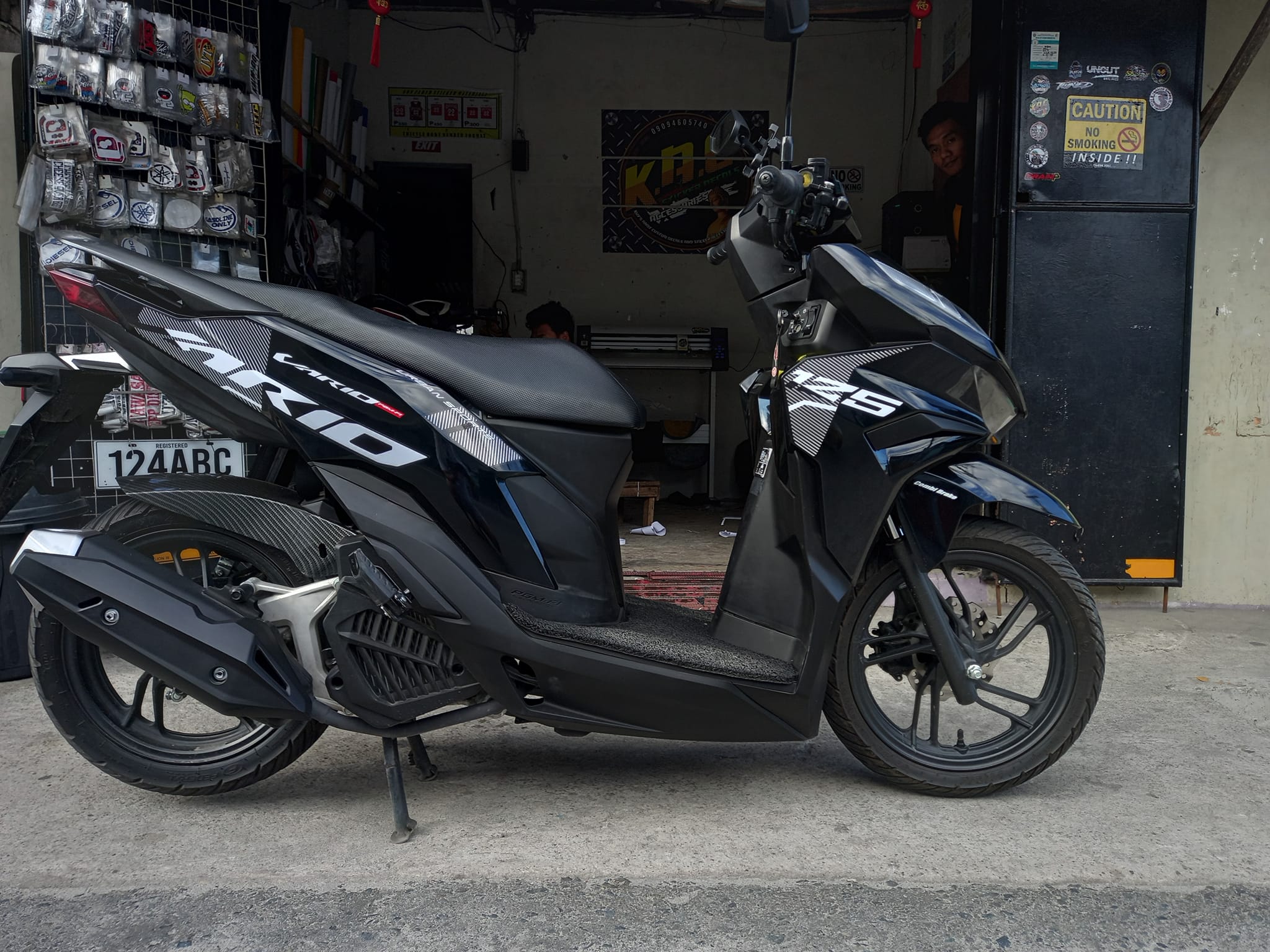 Honda Click v3 Vario Decals installed - Kuy's Andy Custom | Facebook