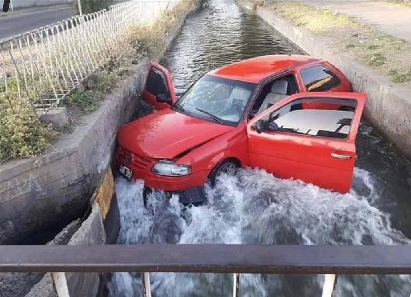 Autos Mal Tuneados / Tuning Fail - El que tiene plata, lava como quiere ...