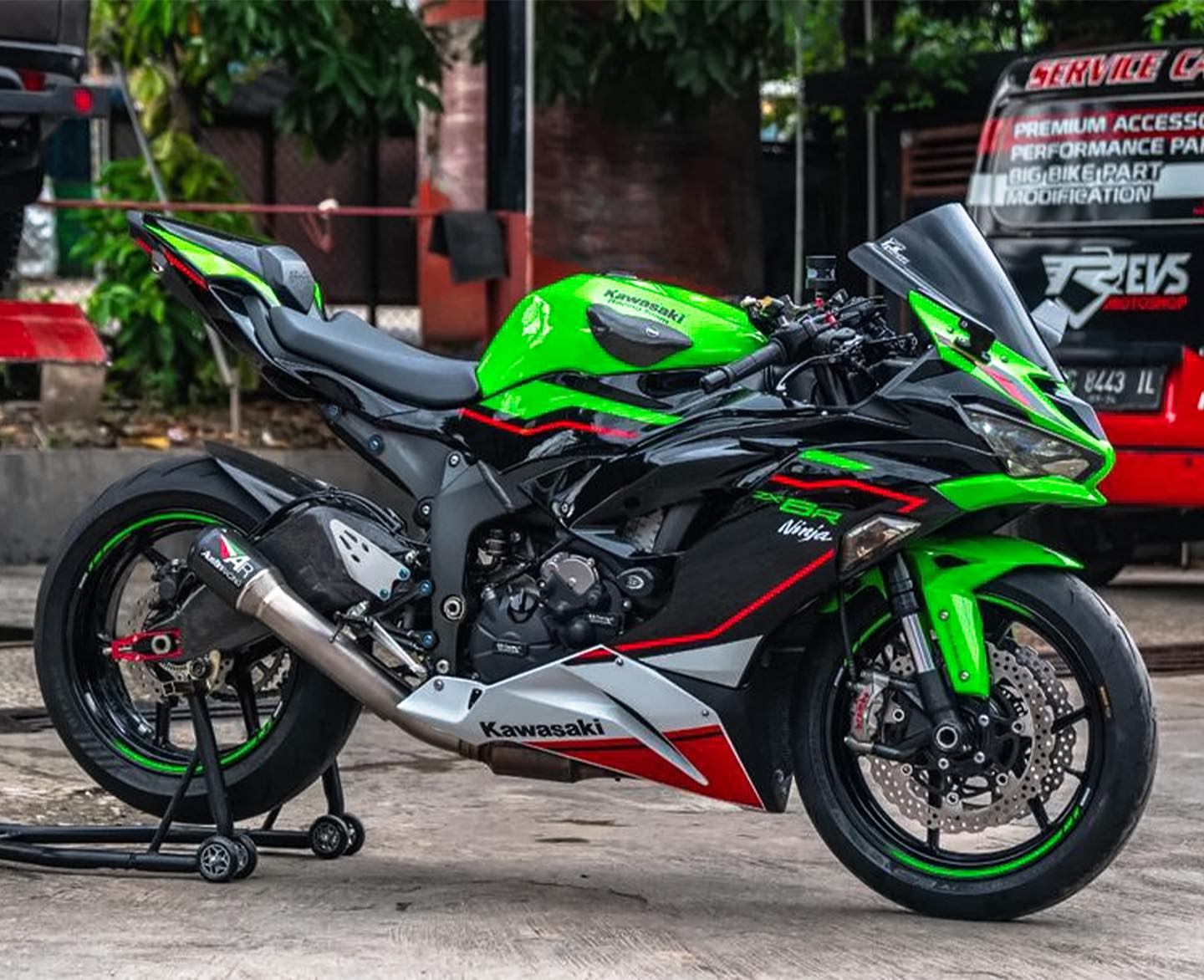2024 Kawasaki ZX-6R 🤩 Shown with our Low Mount full system