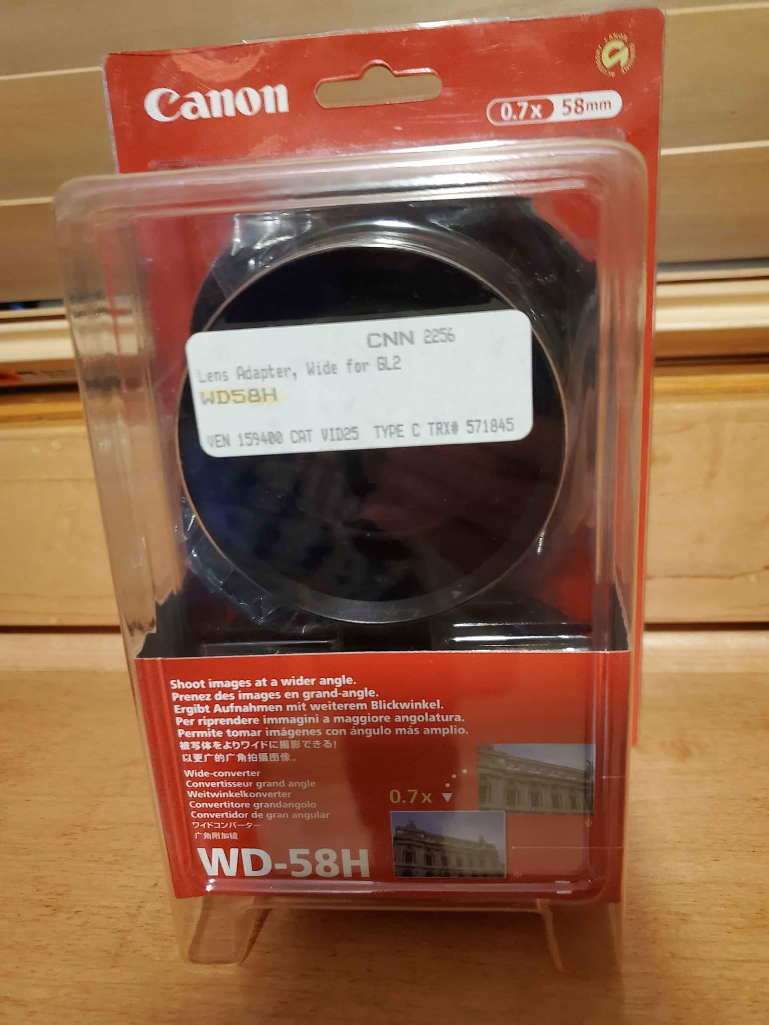 Canon WD-H43 0.7x wide-angle converter lens. It is designed to be 