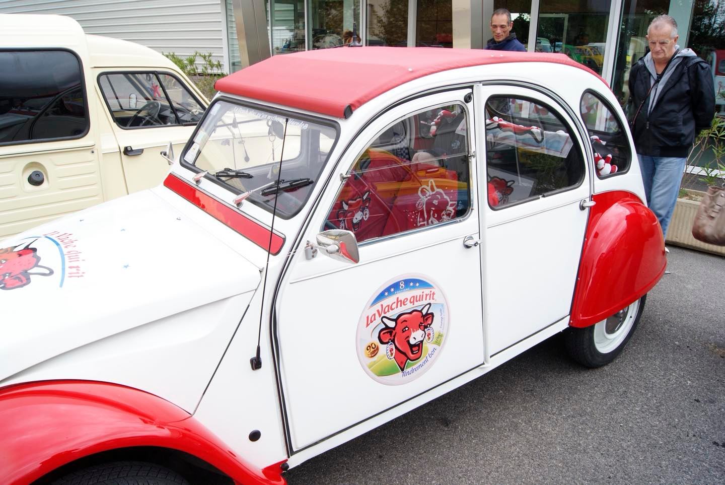 CITROEN　２CV　（LA　VACHE　QUI　RIT）　箱あり La 2CV Vache qui rit, iconique et intemporelle 🐮