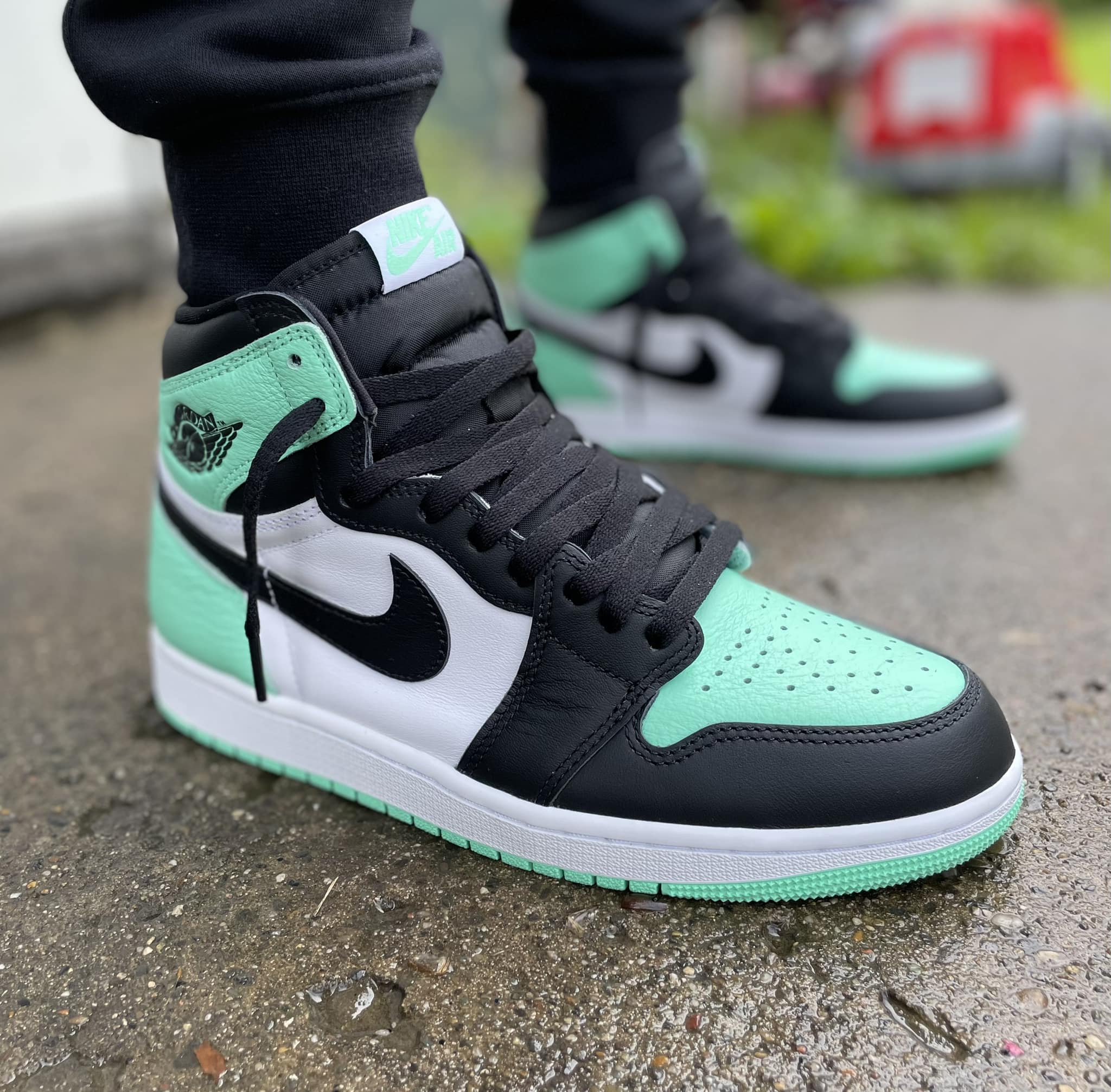 Jordan 1 High OG “Green Glow” ???