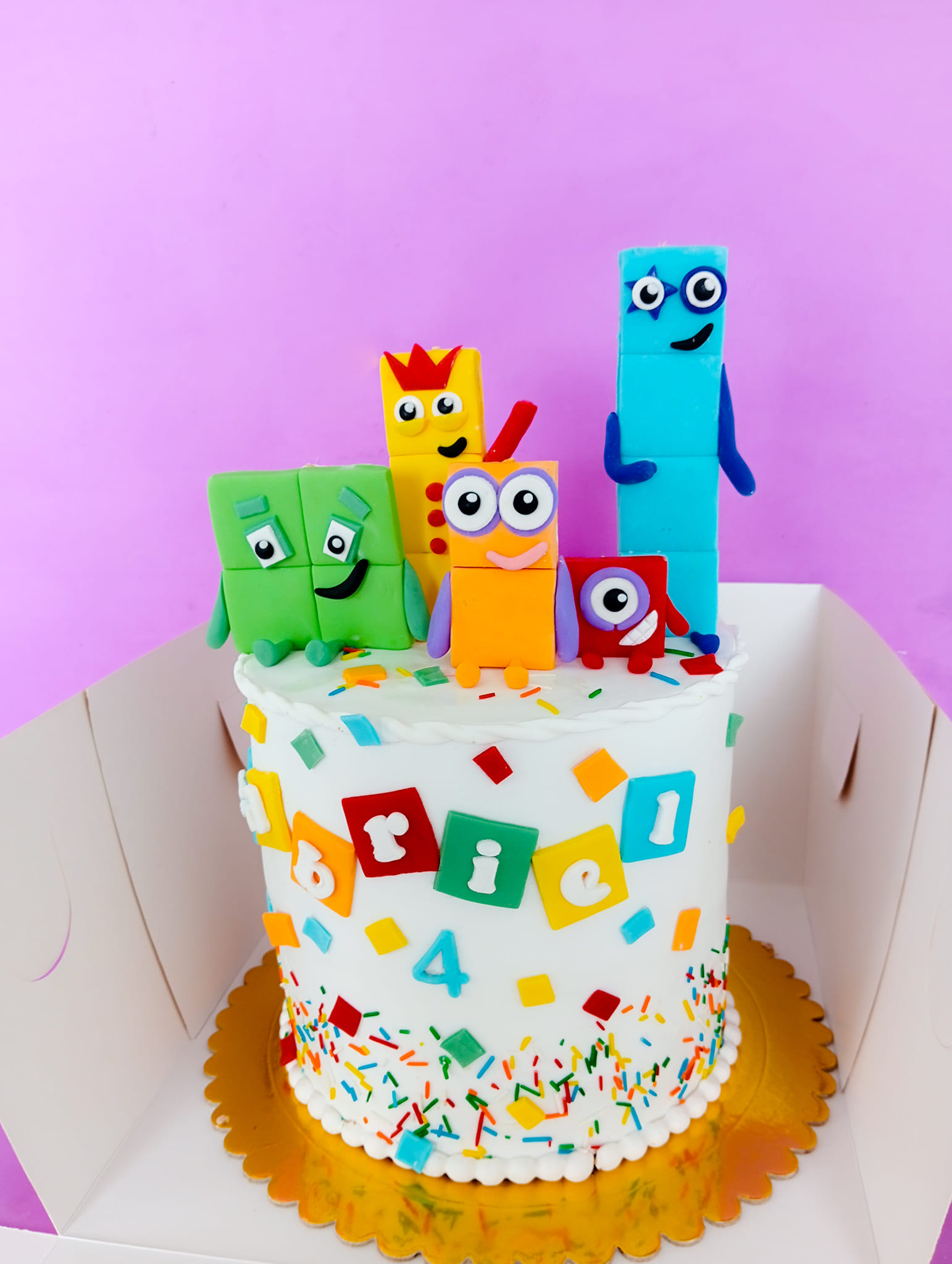 NUMBER BLOCKS 🟥🟩🟨 . Hermosa torta... - Lila Pastel / Lima