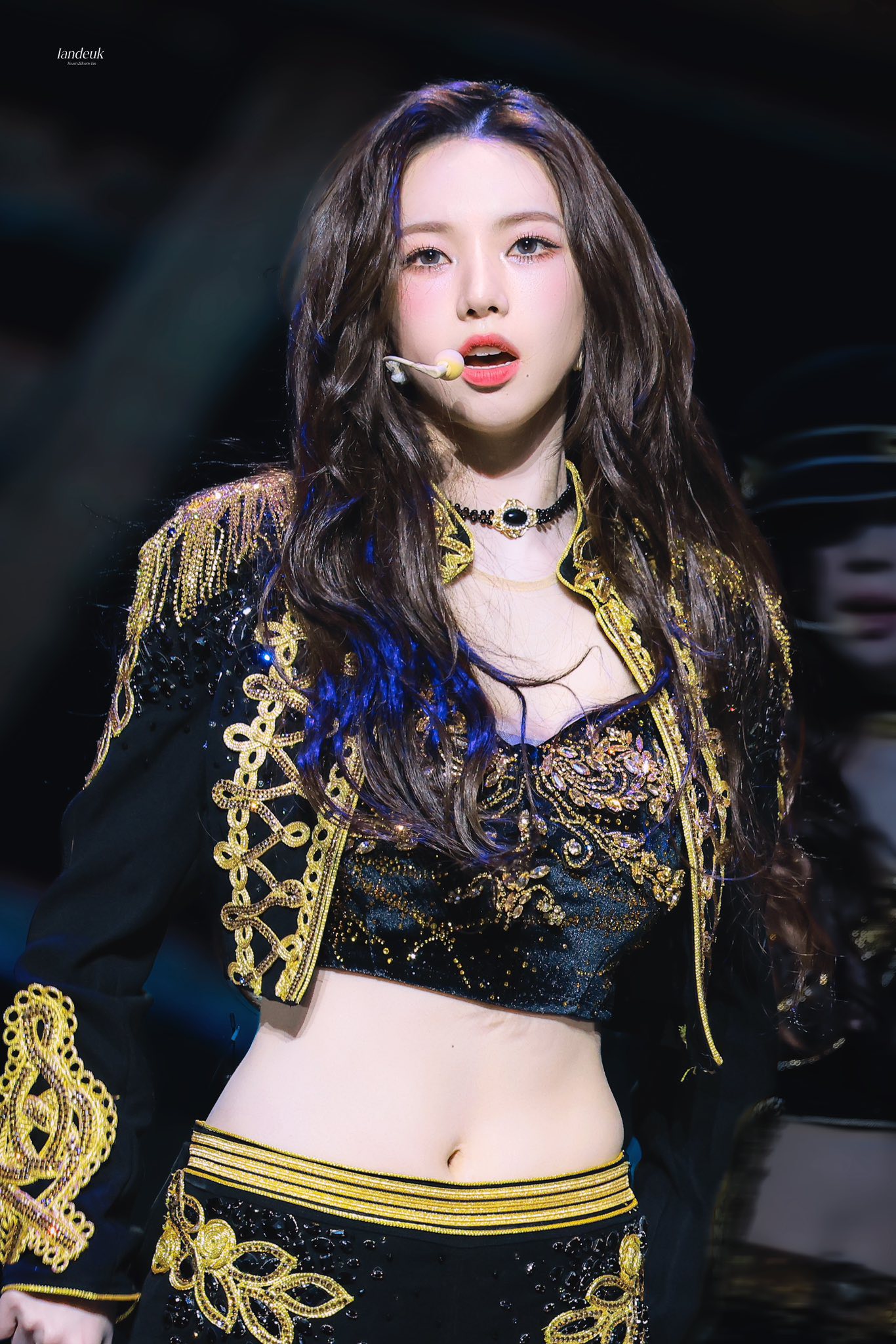 𝐊𝐚𝐫𝐢𝐧𝐚 - 카리나 (@AeKarina0411) • Facebook