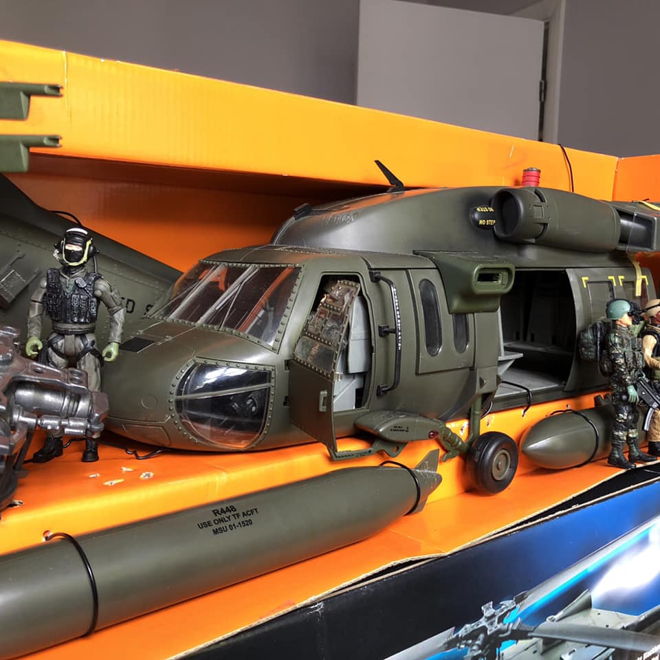 For sale bbi elite Force 1/18 M60 AH Blackhawk helicopter with 2