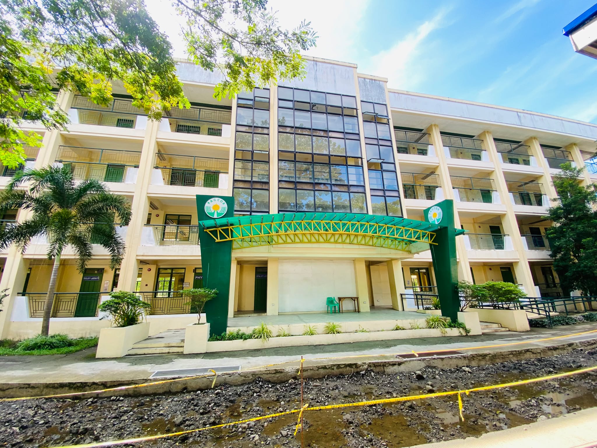 XFM - #EXCLUSIVE | PAGCOR 1 BUILDING SANG ILOILO NATIONAL HIGH SCHOOL ...