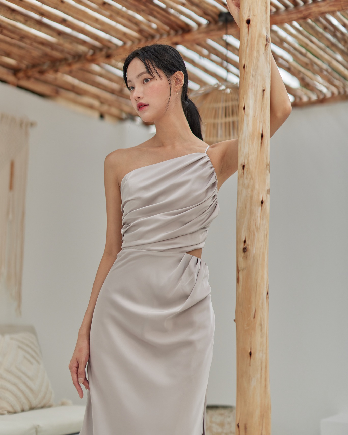 Mathana - Scarlett dress in Grey - เดรสบ่าเดี่ยวจับเดรป cut-outช่วงเอว ...
