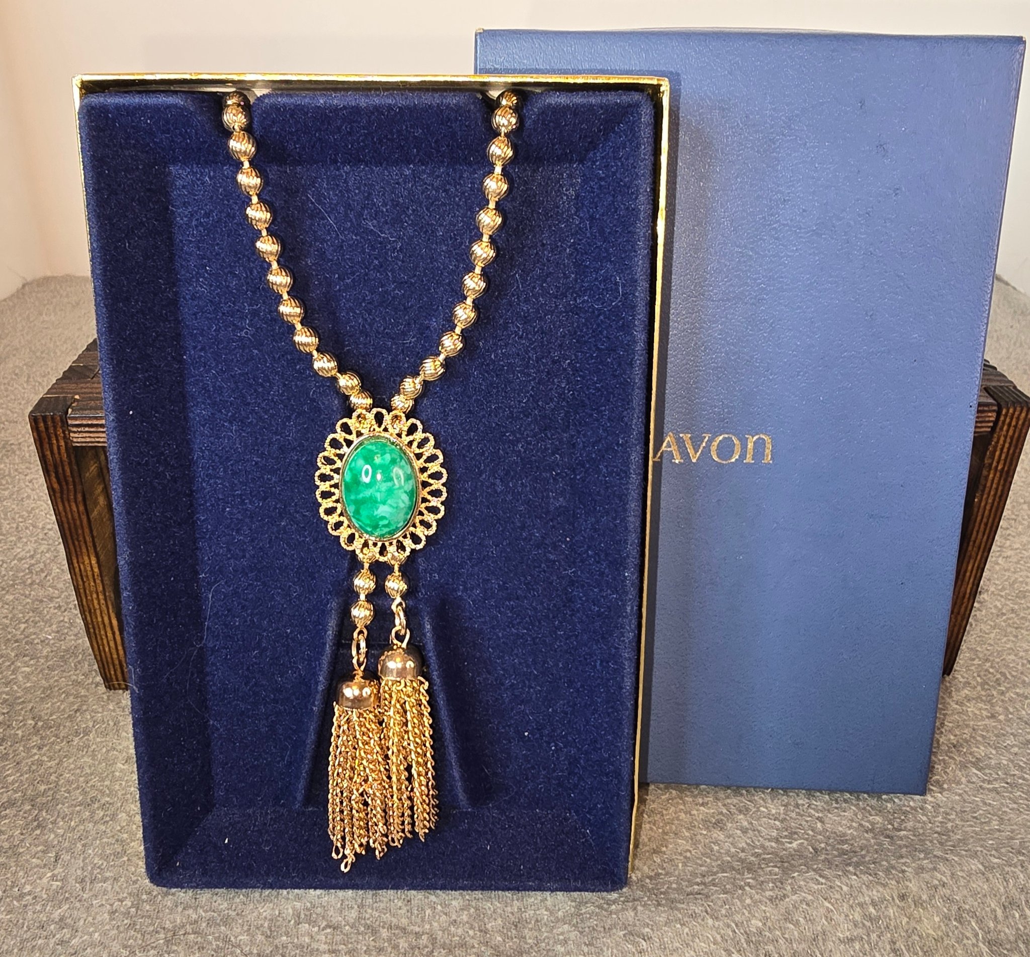 Identify Avon necklace from 1970s?