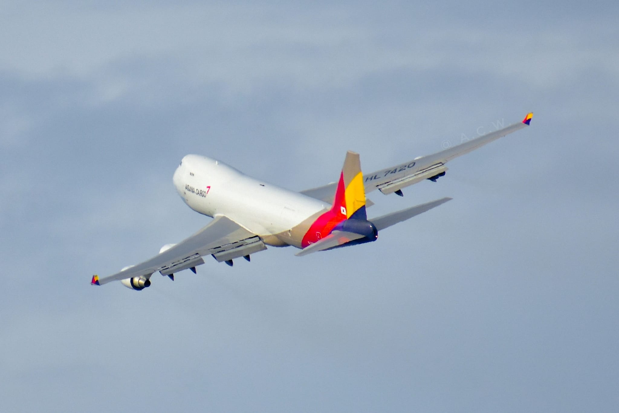 Asiana B747-400 HL-7423 arrives at Kai Tak