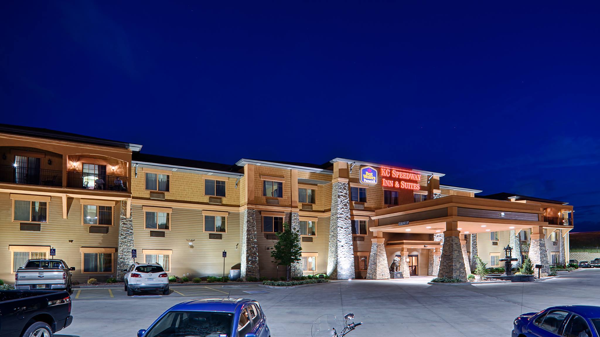 Best Western Premier KC Speedway Inn & Suites | Kansas City KS