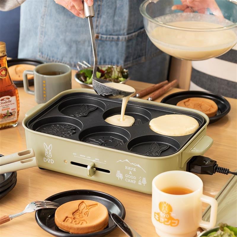 Selling together: BRUNO Peanuts Snoopy compact hot plate with 3