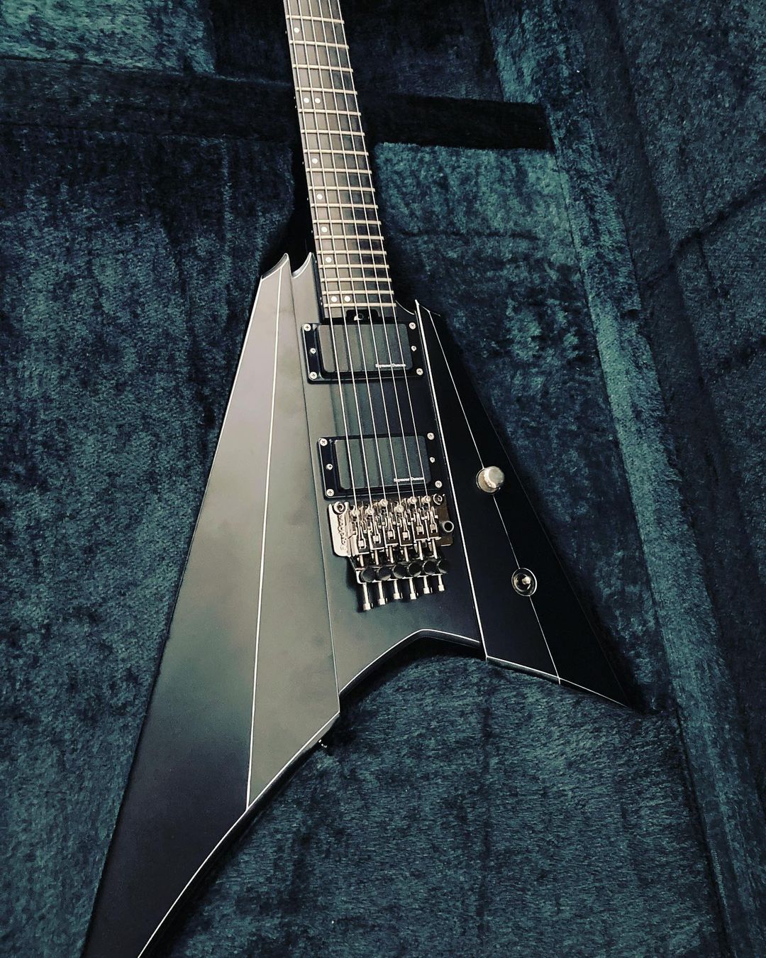ギター EDWARDS by ESP A true metal classic from Japan 🇯🇵🔥 This Edwards by ESP E-EX