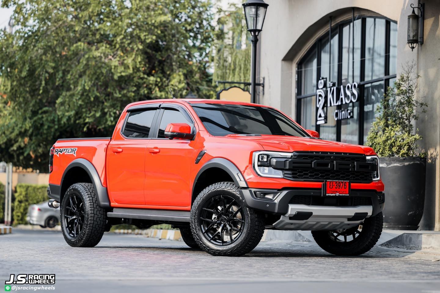 RAPTOR 2.0 เน้นคุณภาพเต็มระบบ >> ล้อ VAGE VF04 สีดำเงา 20x9 +15 >> ยาง ...
