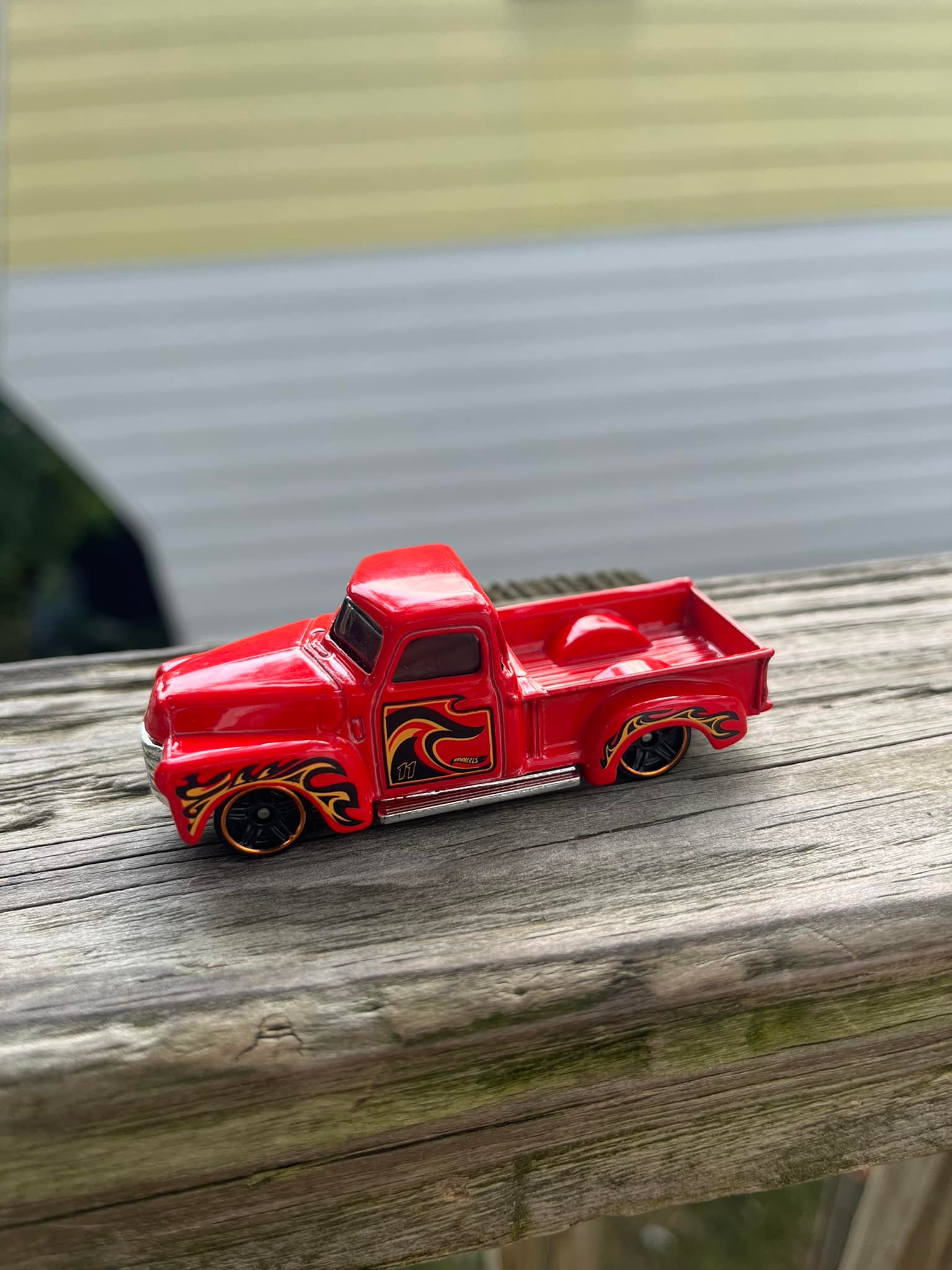 2008 hot wheels 52 chevy pickup holiday edition?