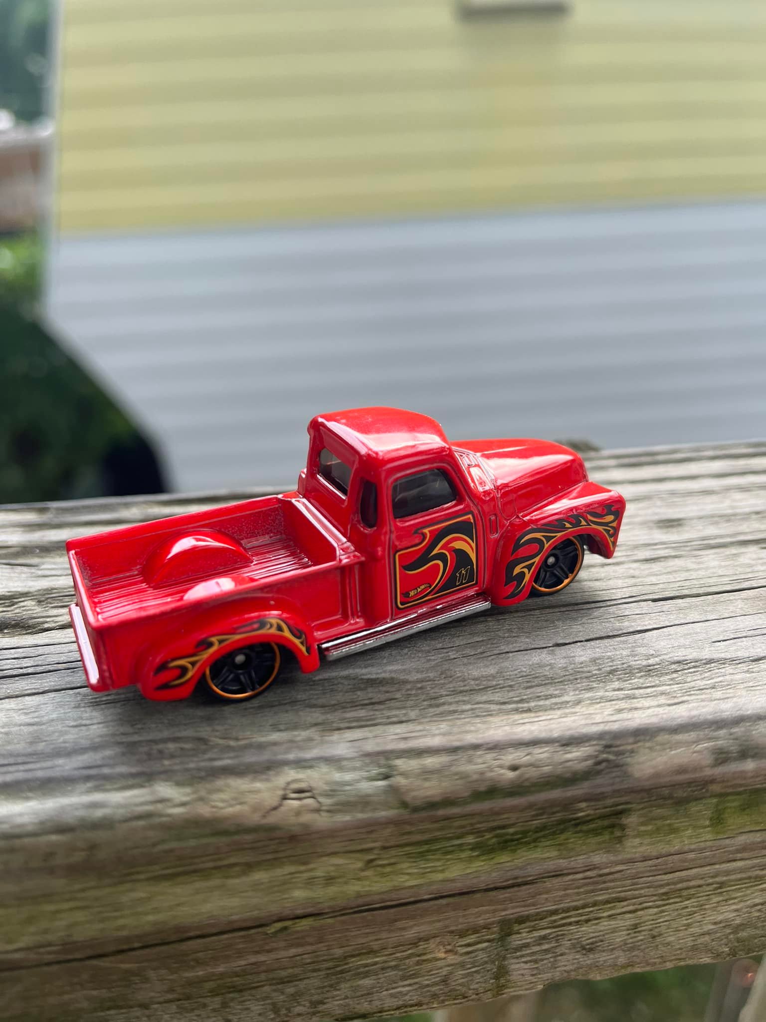 2008 hot wheels 52 chevy pickup holiday edition?