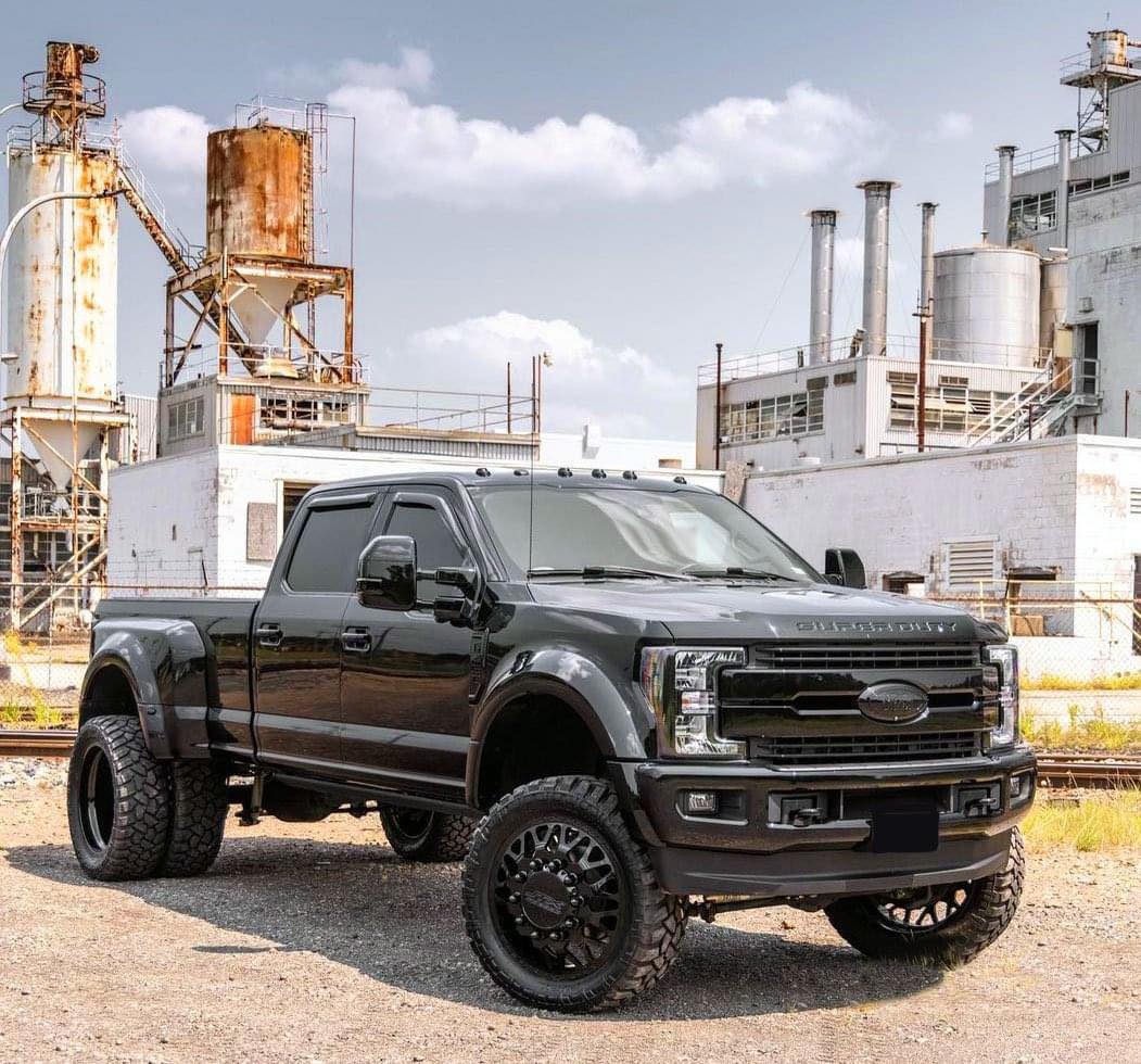 Tow Rigs - Black Beauty Dually 🖤