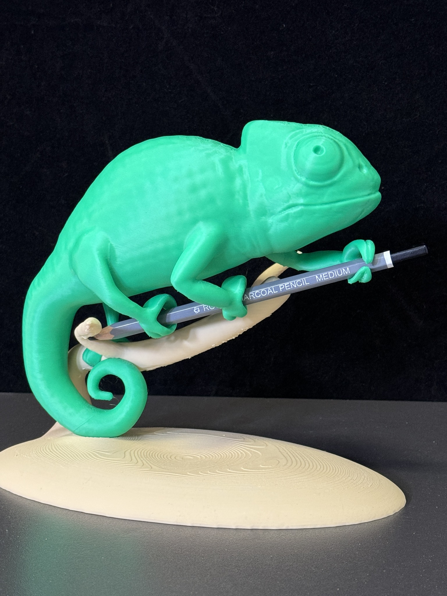 Cults. - 🖊️ Chameleon pen holder ️ 3D model:... | Facebook