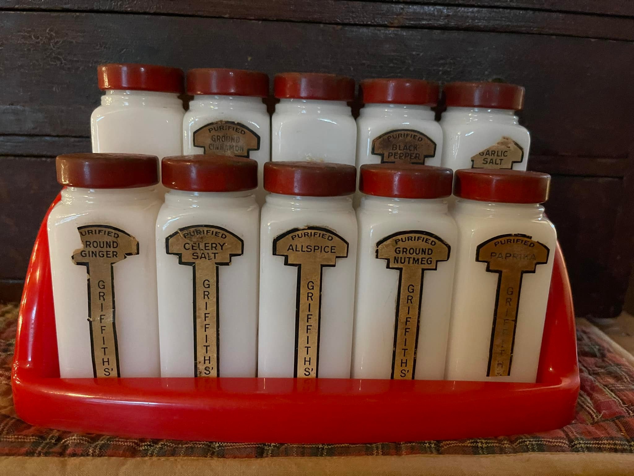 Dating a pre-1950s vintage spice rack