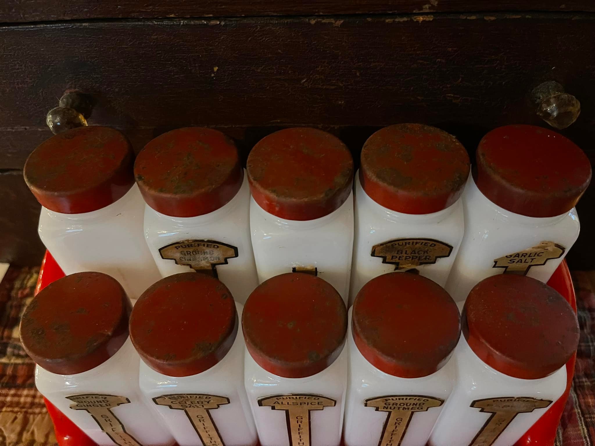 Dating a pre-1950s vintage spice rack