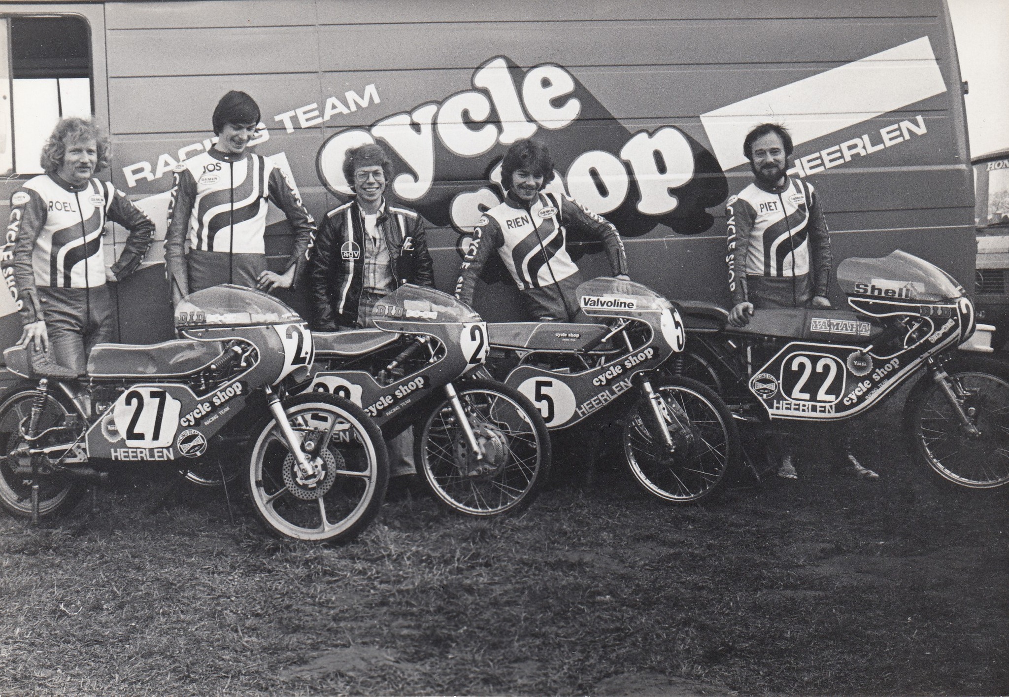 NMB - Het Cycle shop team 1977, v.l.n.r. Roel Kalkman, Jos Dieteren ...
