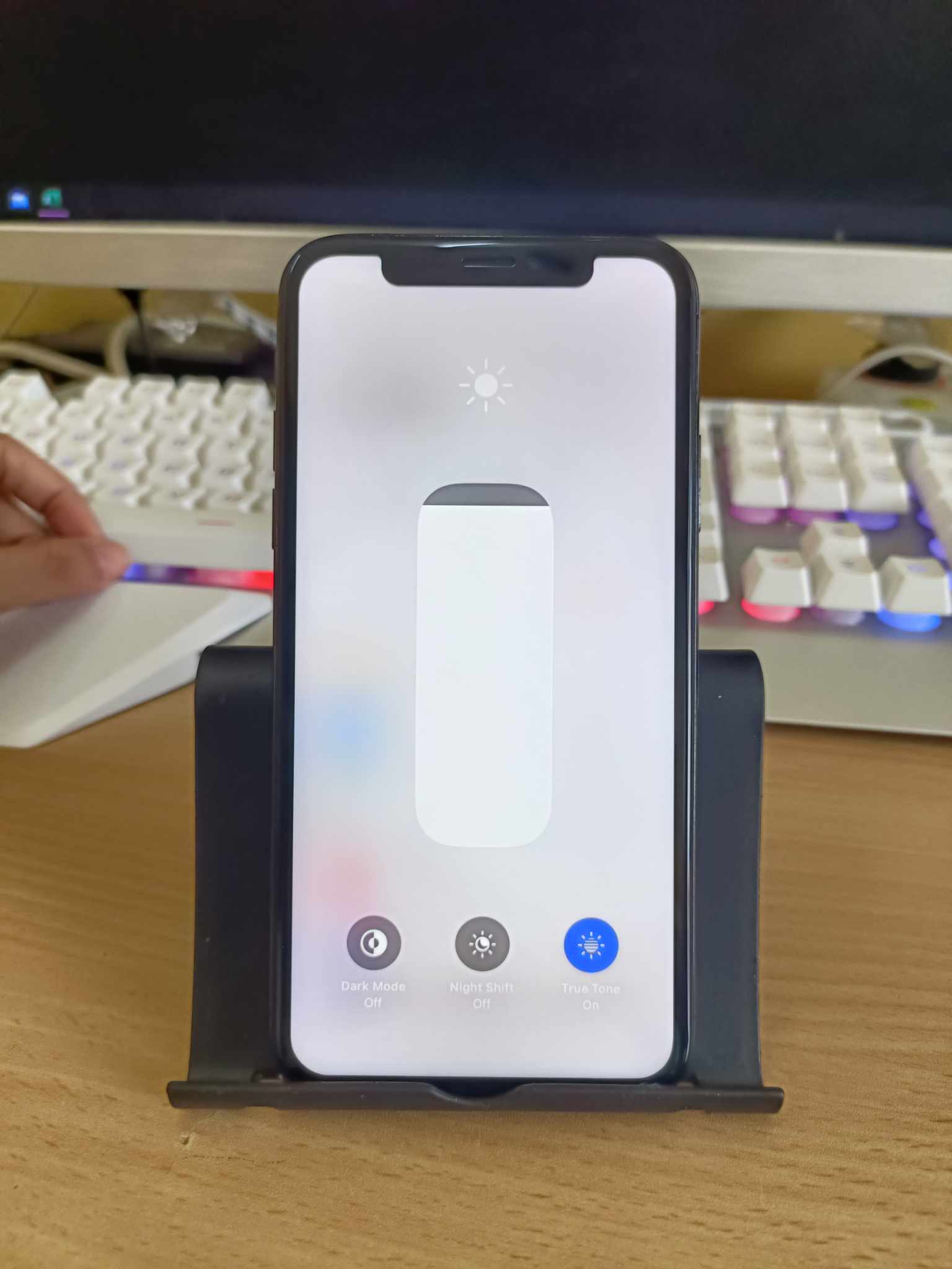 IPHONE X 64gb 100bh 6.5k RUSH ه iPhone Designedb Apple Desienesby