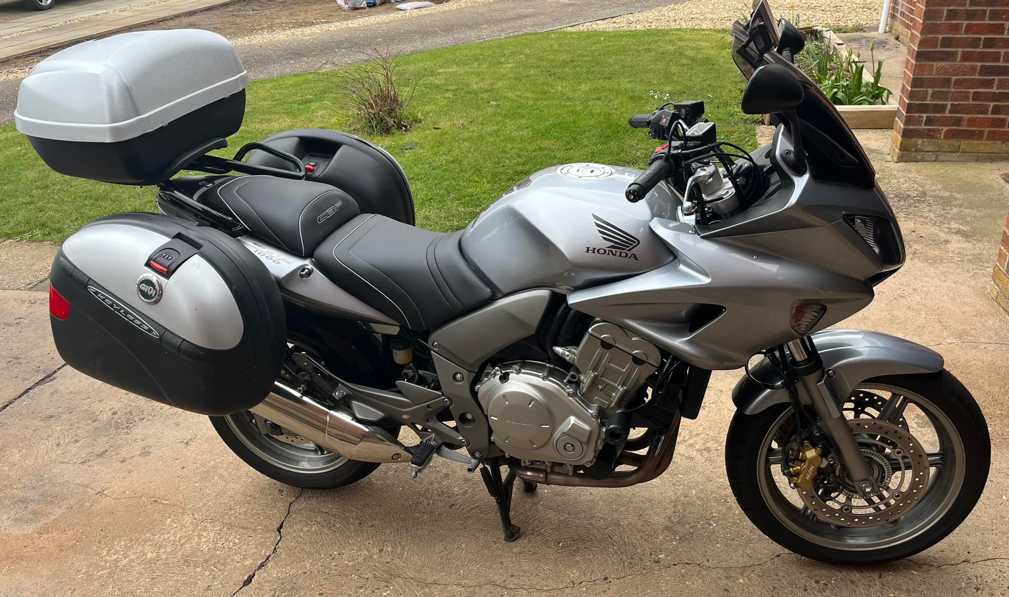 CFMOTO 1000MT-X – ONLY 64 MILES Stunning CFMOTO 1000MT-X with an