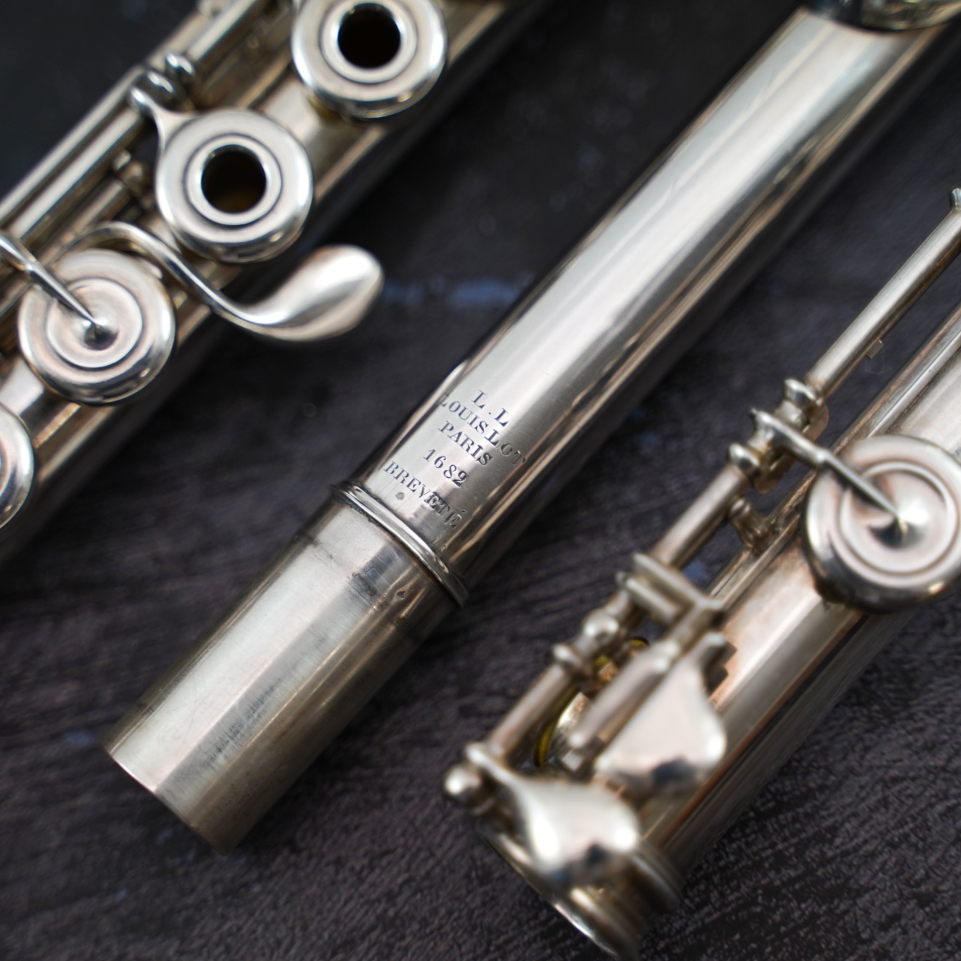 LOUIS !!!! Gorgeous details on this very old Louis Lot Flute !!!