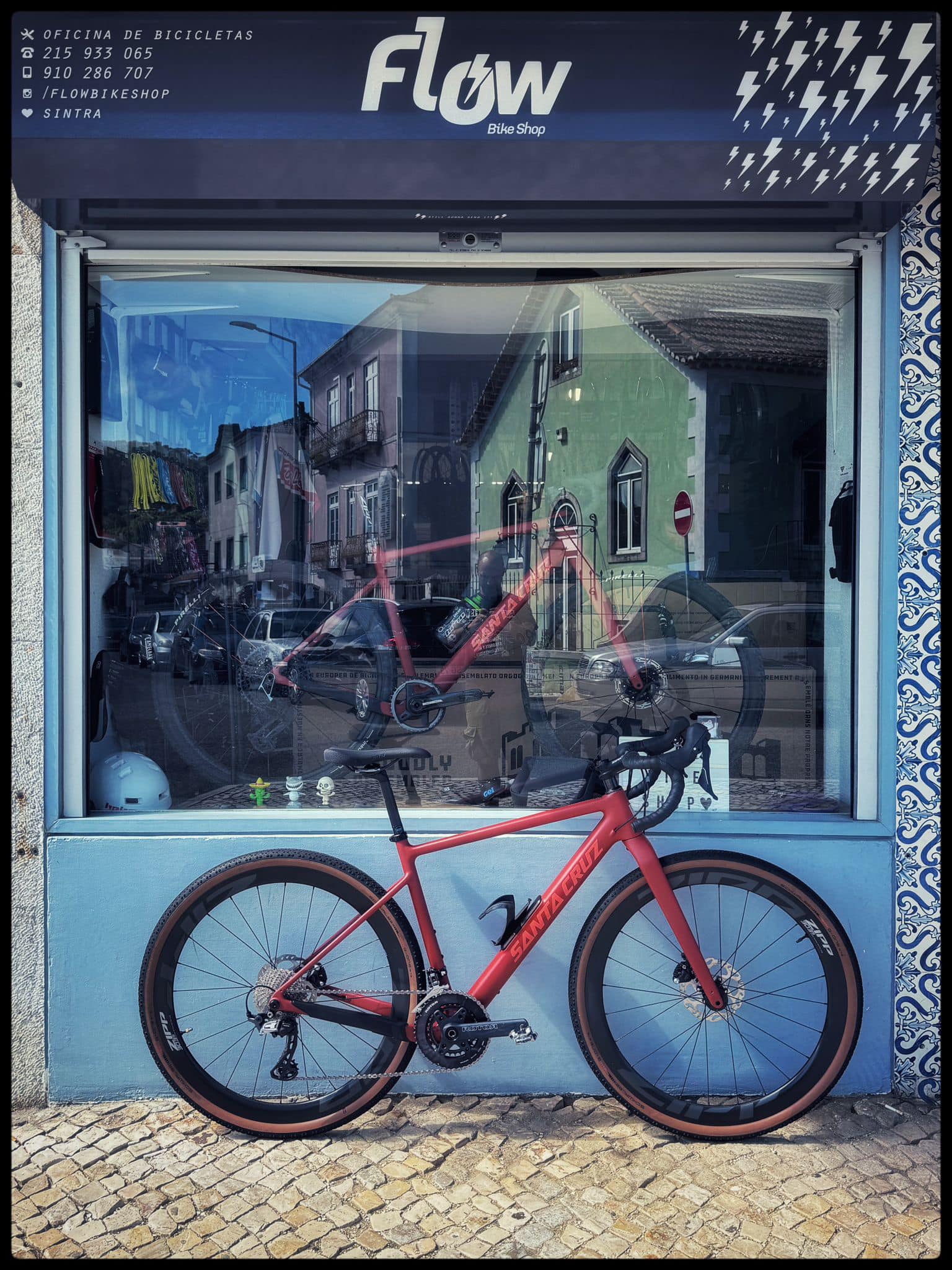 Stinner Refugio custom bike with Ultradynamico tires and SRAM