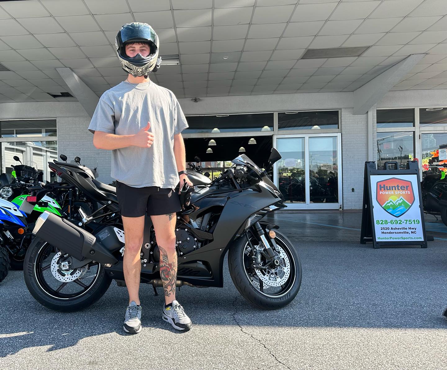 よし Manny just rolled out of here on the Kawasaki Ninja ZX-6R and is a