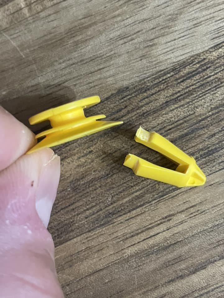 Parlex Yellow Door Card Trim Clips For Renault Trafic MK2 – 20-Pack, OEM 7701050734