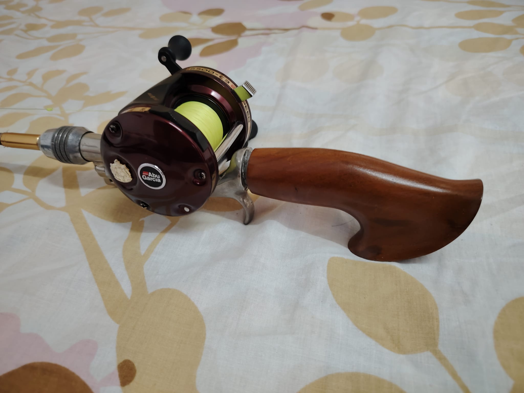 Abu Garcia ambassador C3 6500 2speed with pistol handle rod