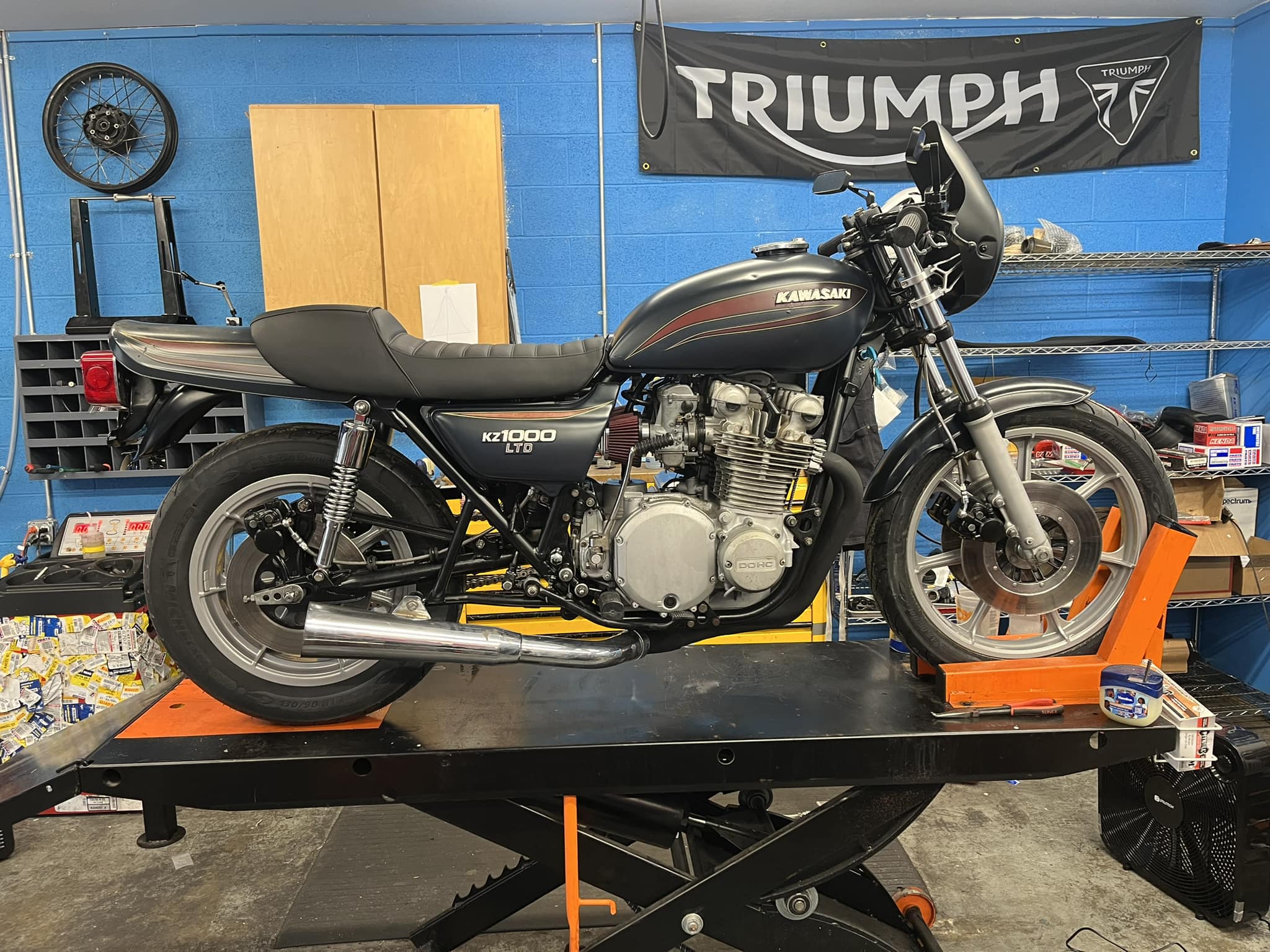 Riding a Kawasaki ZX9 with carb fed power