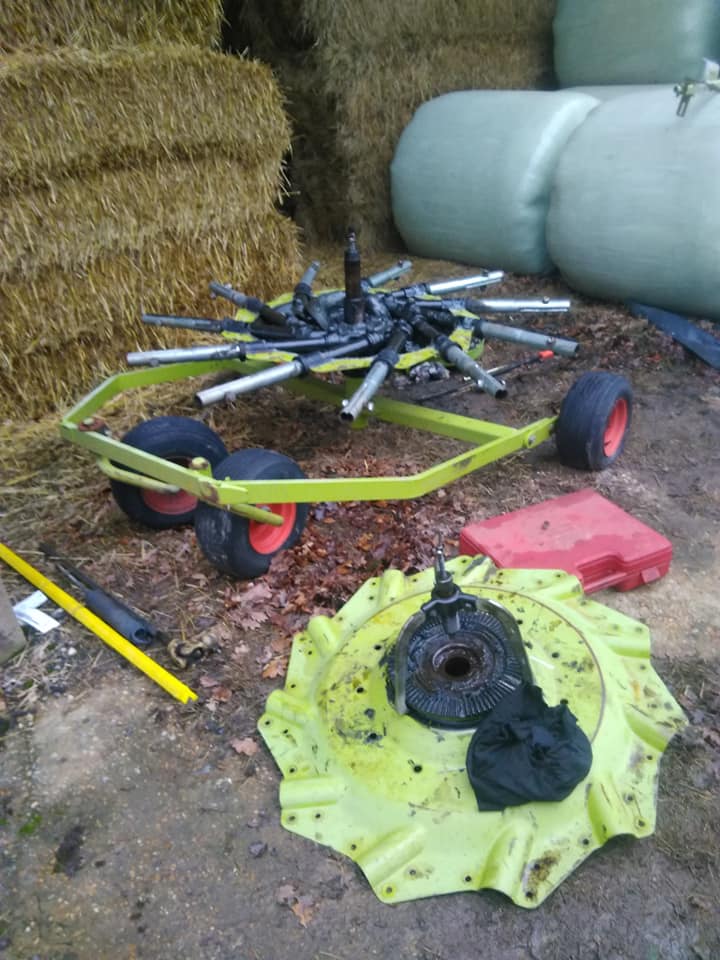 HLB Services - CLAAS Liner 780 rake rotor gearbox stripped... | Facebook