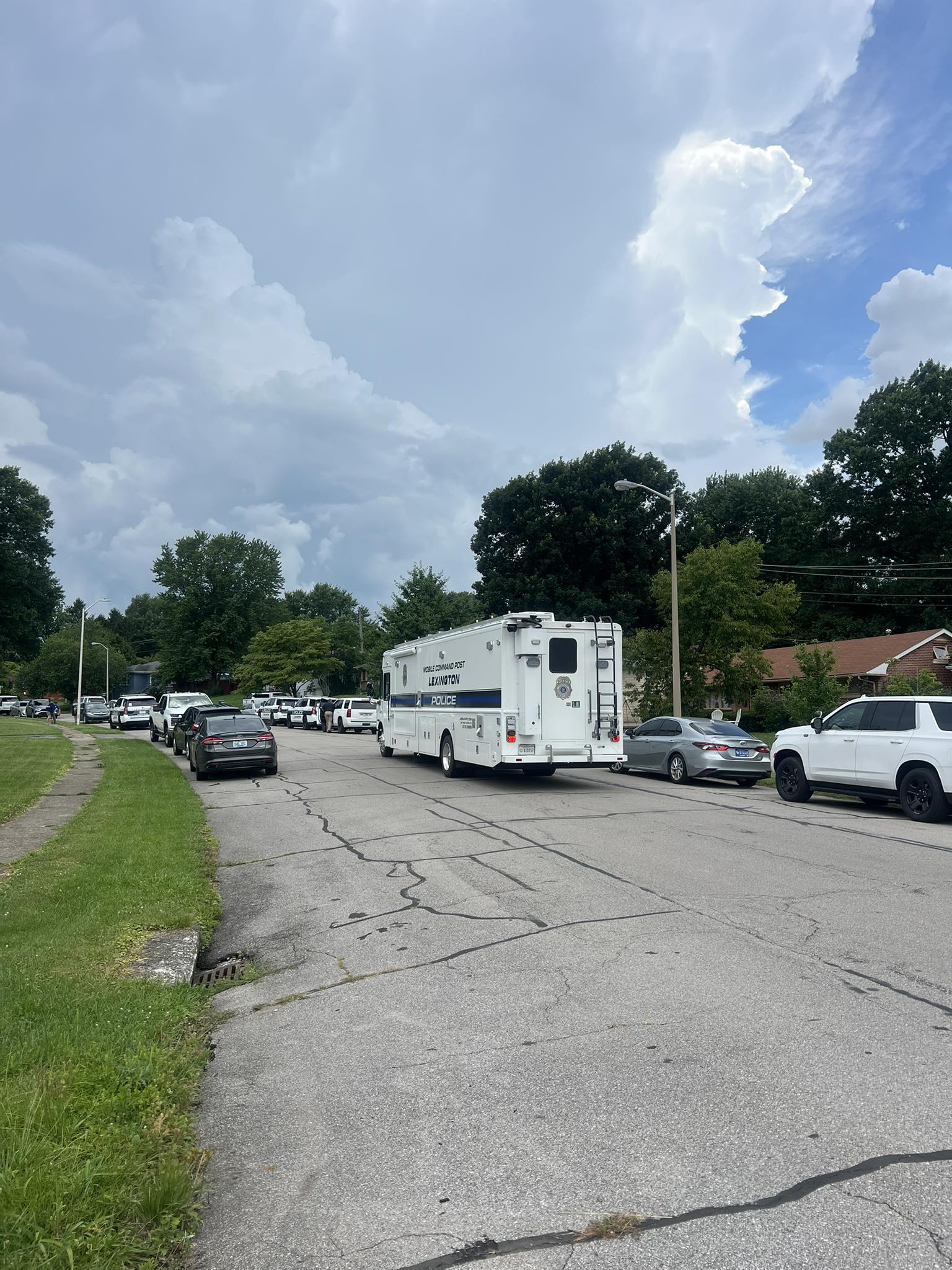 Annie - We’re on the scene of breaking news on Darien Dr. in Lexington ...