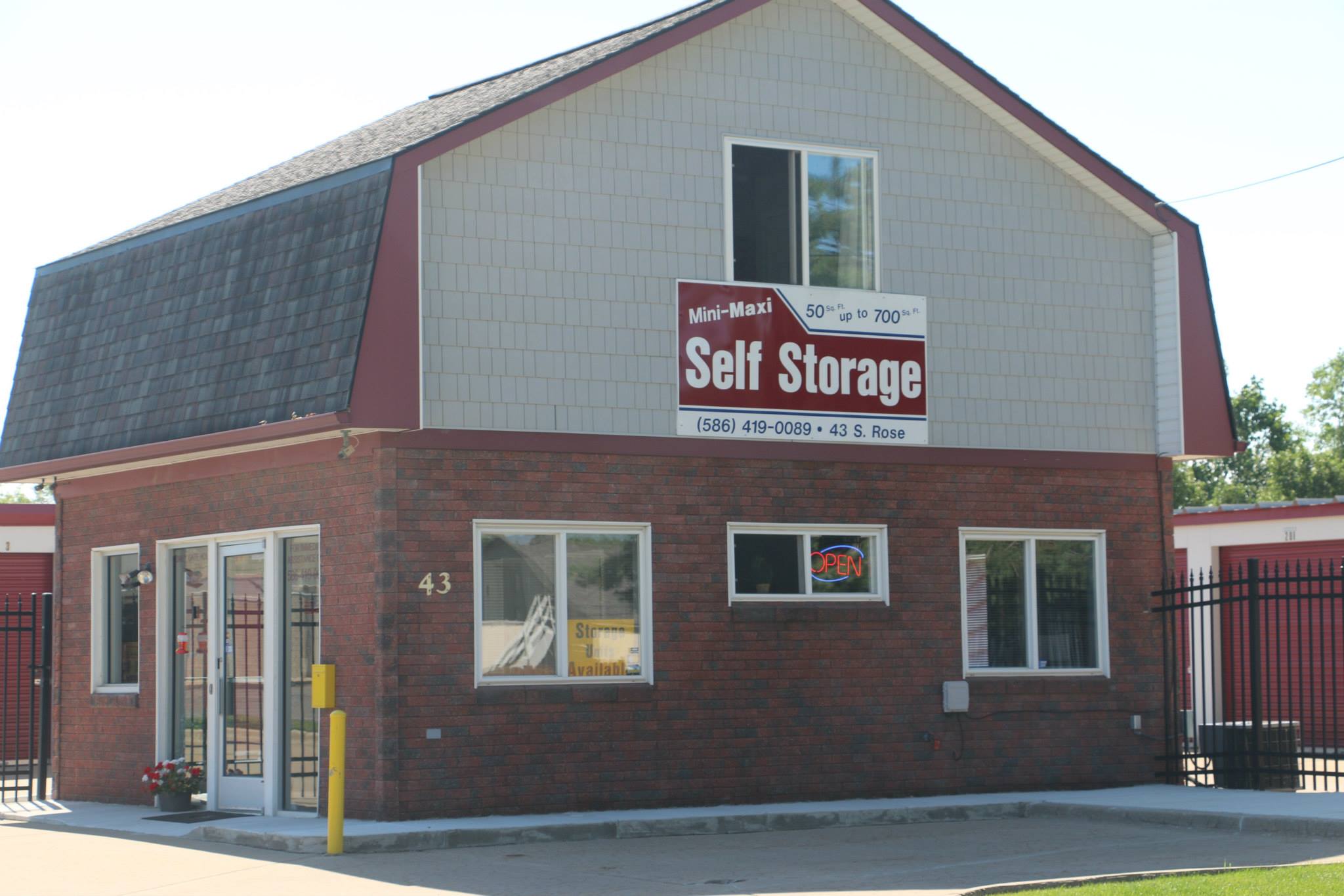 Mini Maxi Self Storage | Mount Clemens MI