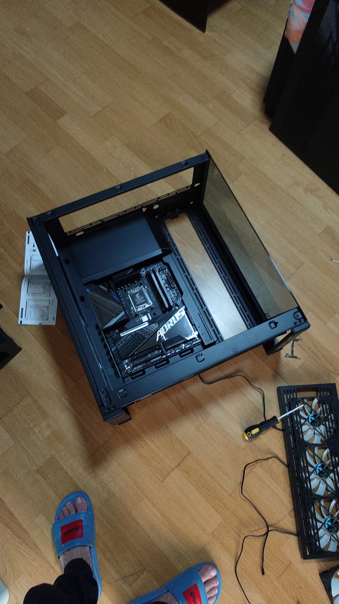 Are motherboard fans useful for cooling ram?