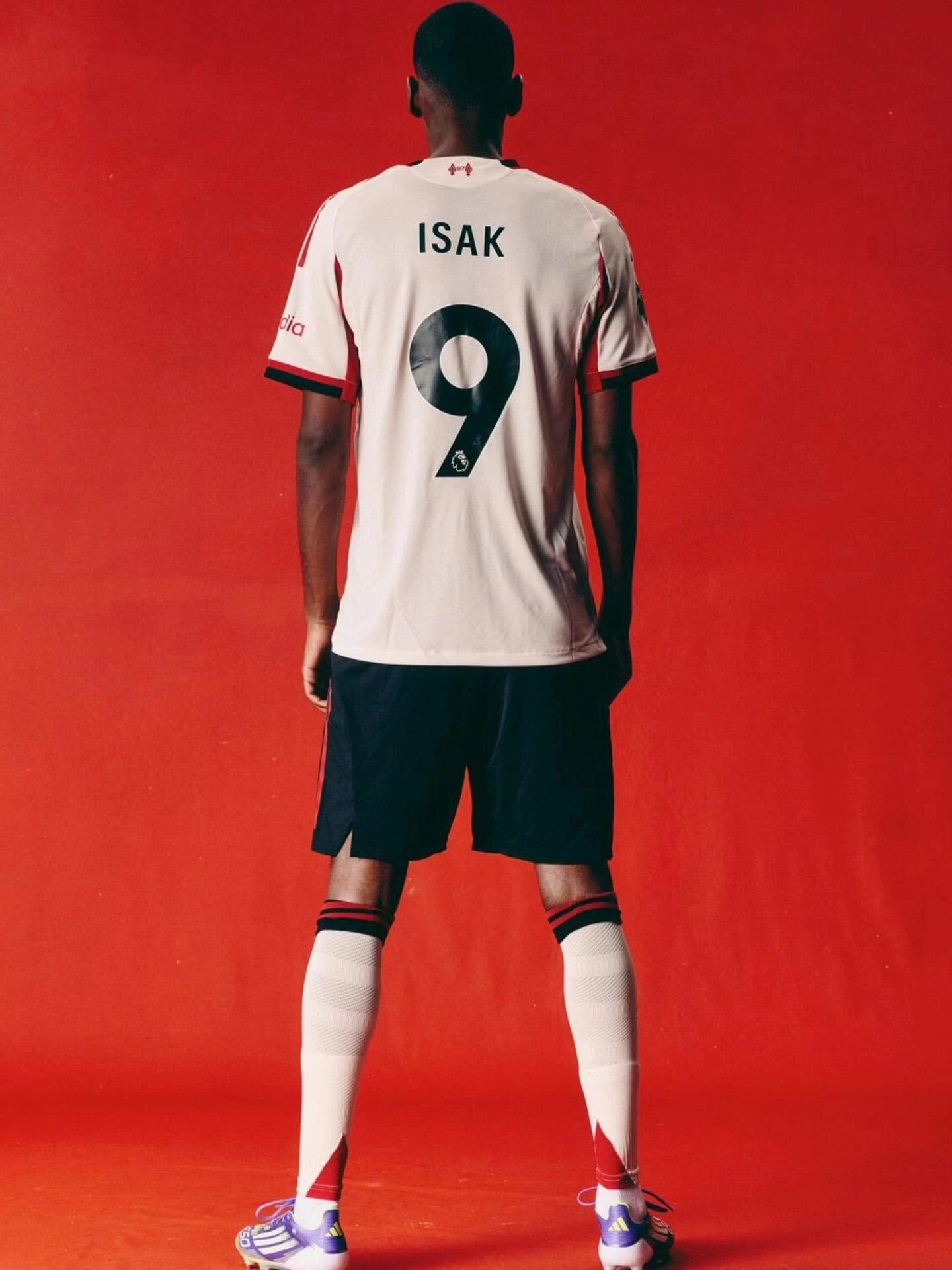 Alexander Isak in the Liverpool away kit 🔥