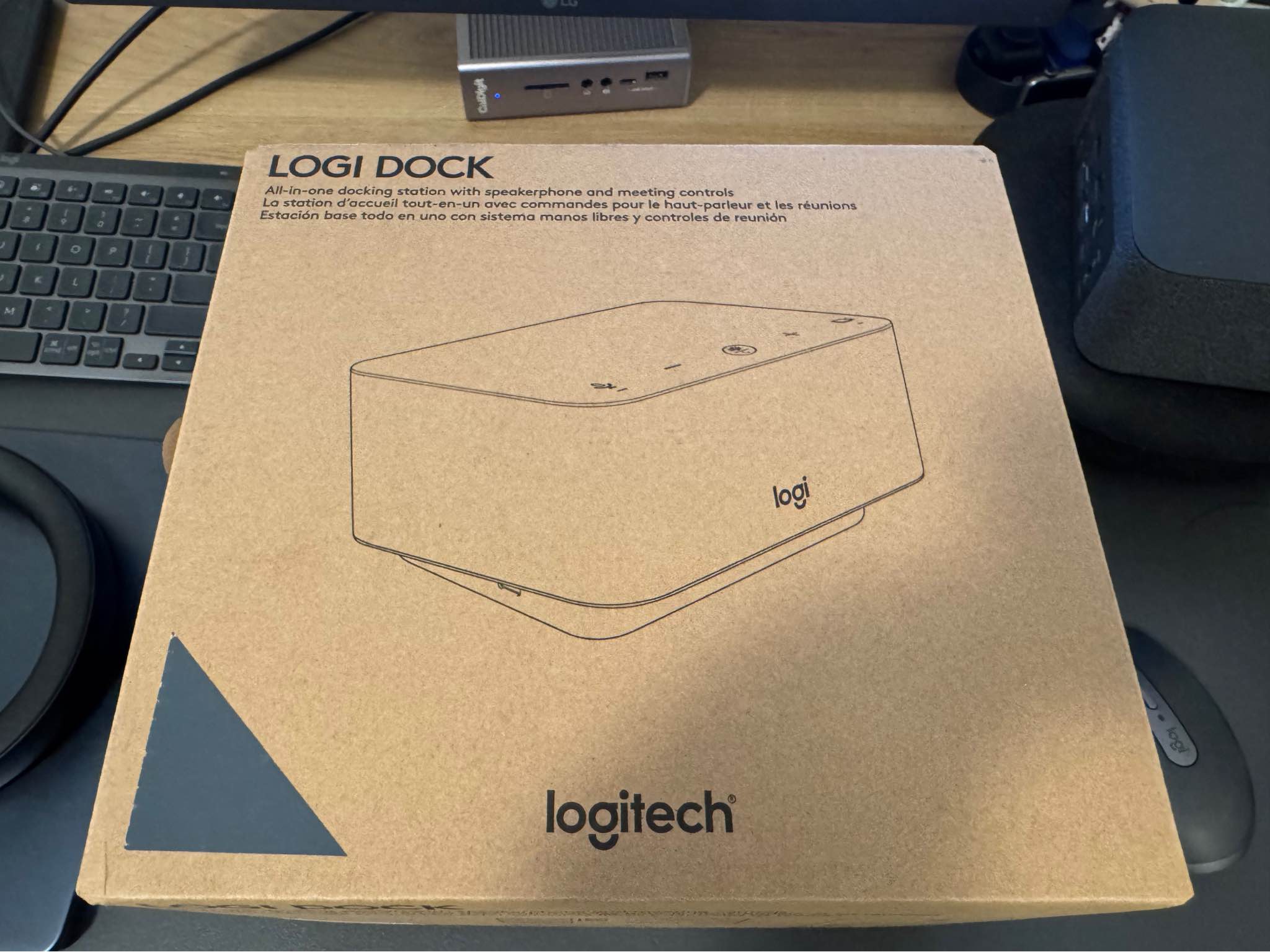 Logitech Logi Dock – All-in-One USB-C Docking Station & Speakerphone ...