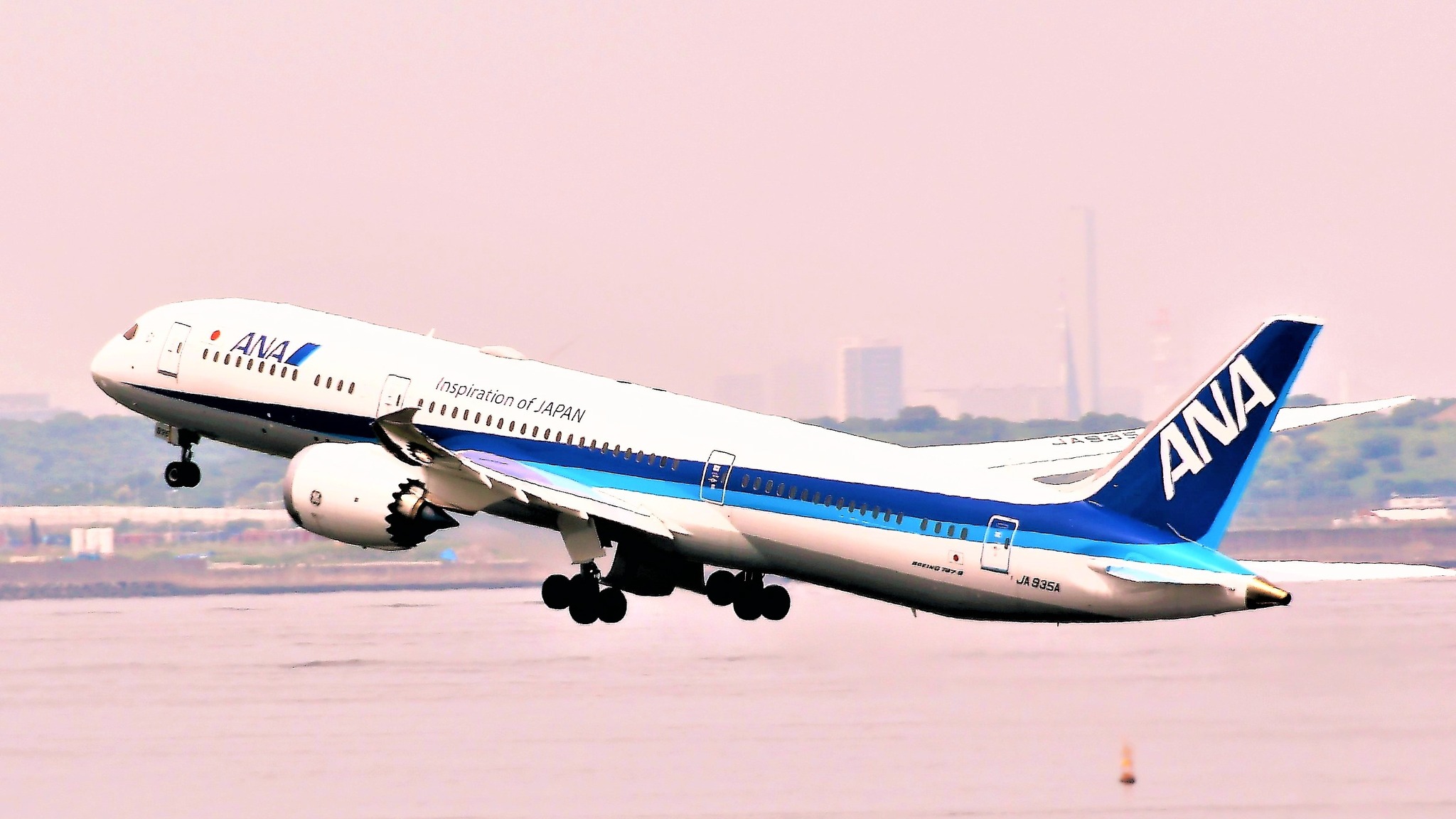 JA935A（登録記号）ANA・全日空 Boeing 787-9。羽田空港C滑走路。