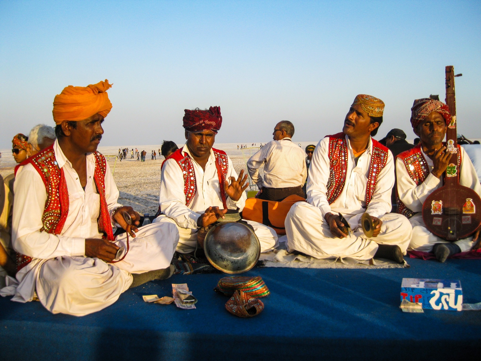 Dive in the magic of Kutchi Folk Music! Jodiya Pawa Ghado Ghamelo