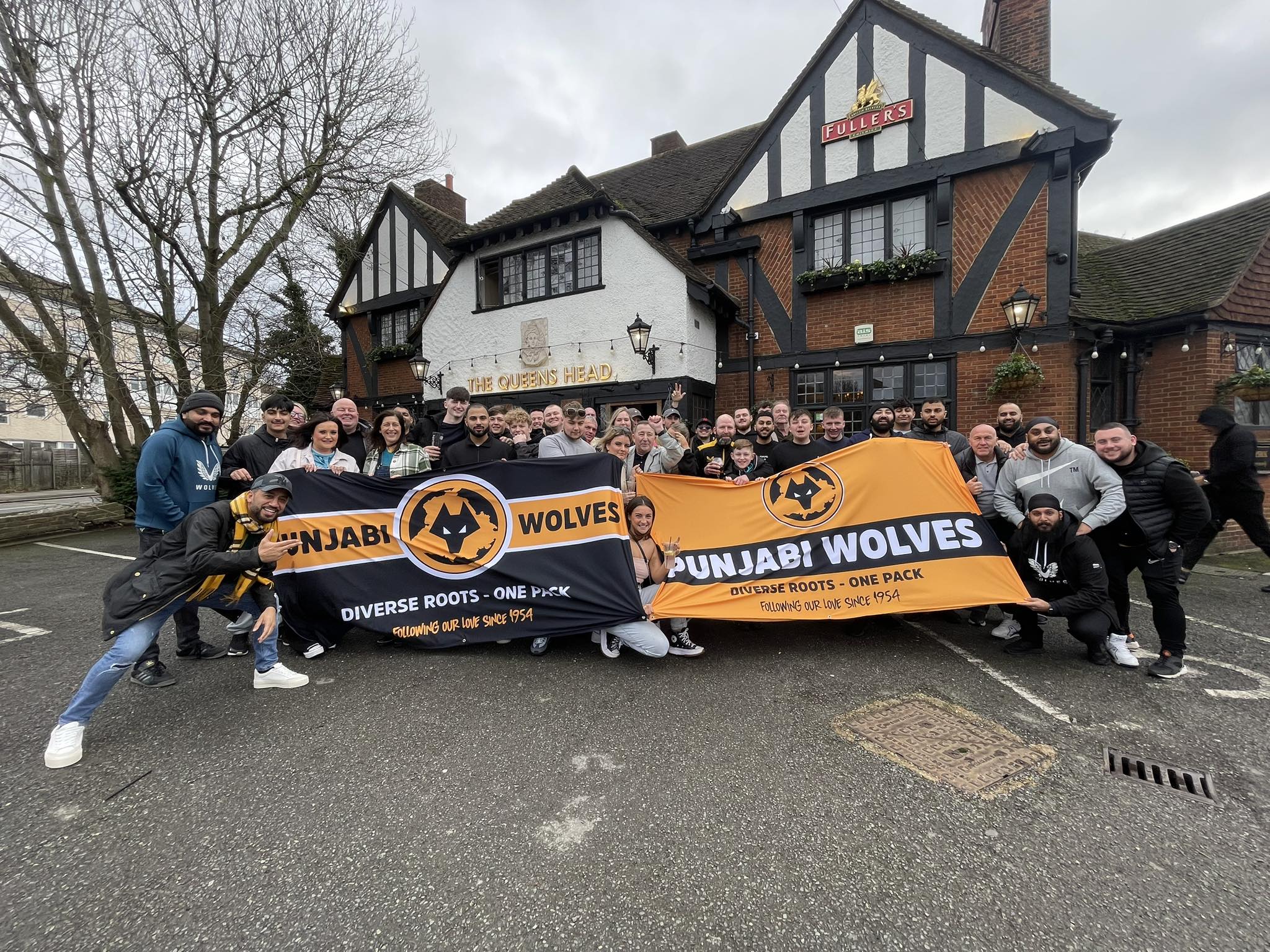Wol... - Wolverhampton Wanderers F.C. Hellenic Supporters Club