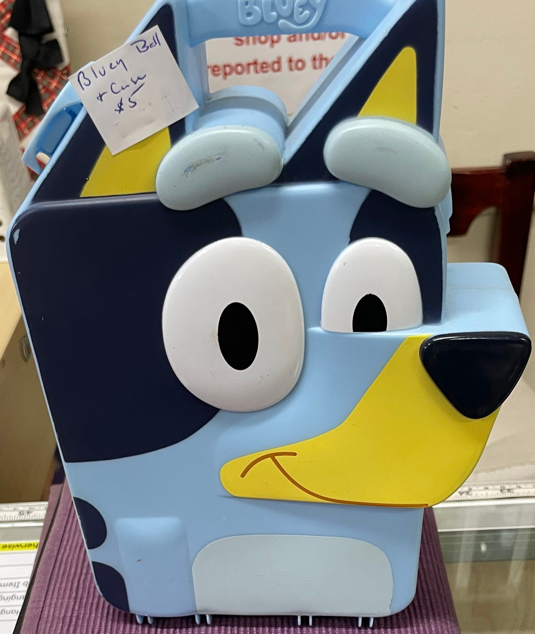 Red - SOLD - PRE-LOVED - Bluey Carry Case - Inside a Bluey Bsll !! - $6 ...