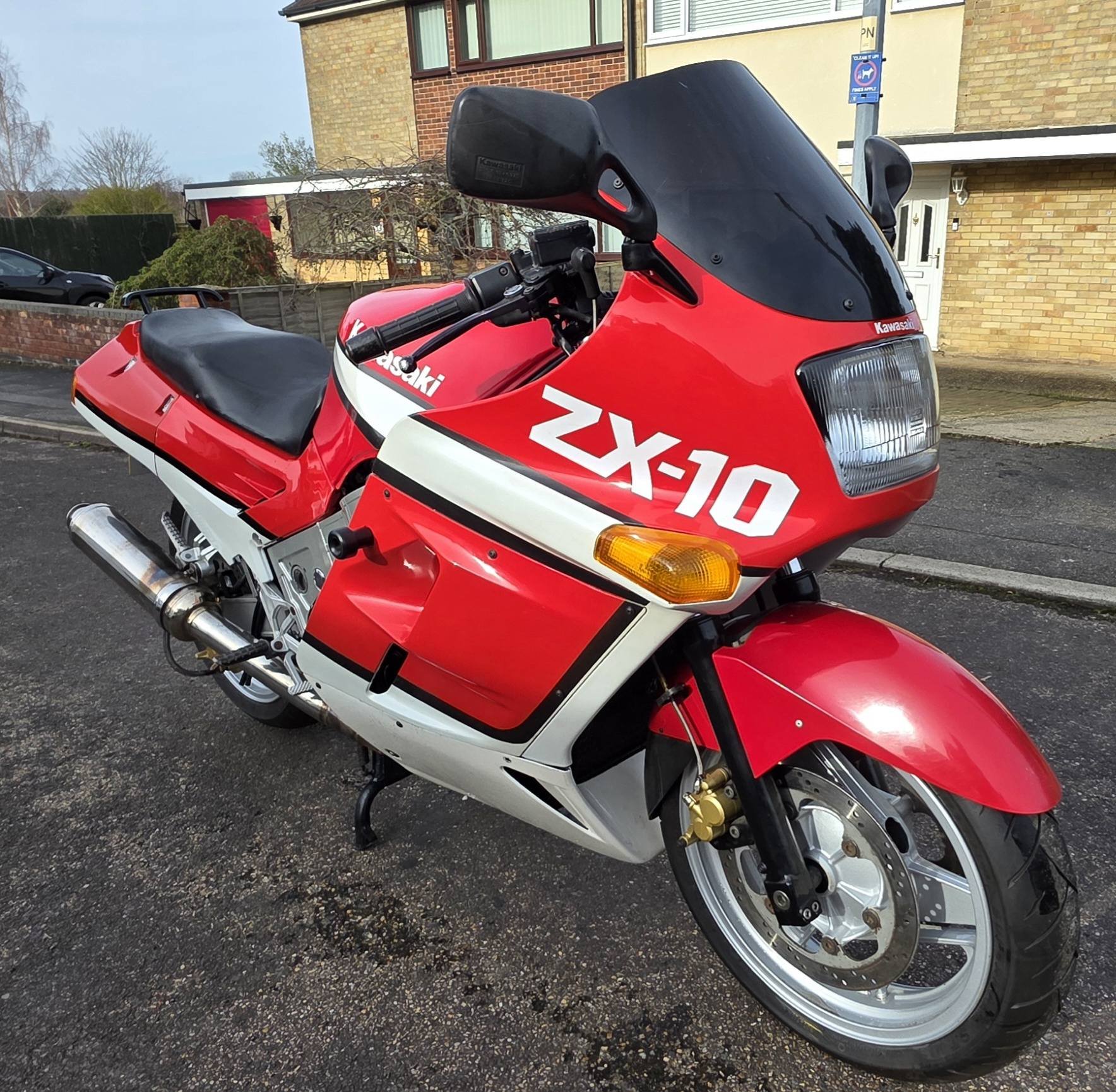 Selling this beautiful Kawasaki ZX10, Running, V5, no MOT £1750