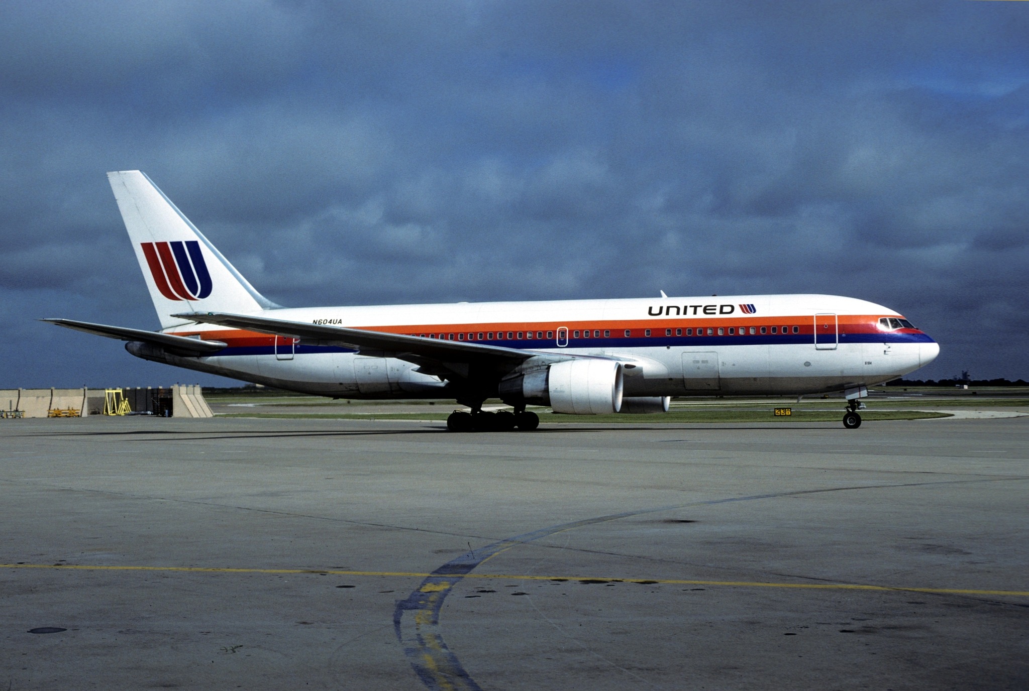 United Airlines Boeing 737-200; N987UA, November 1988/ CBY Photo