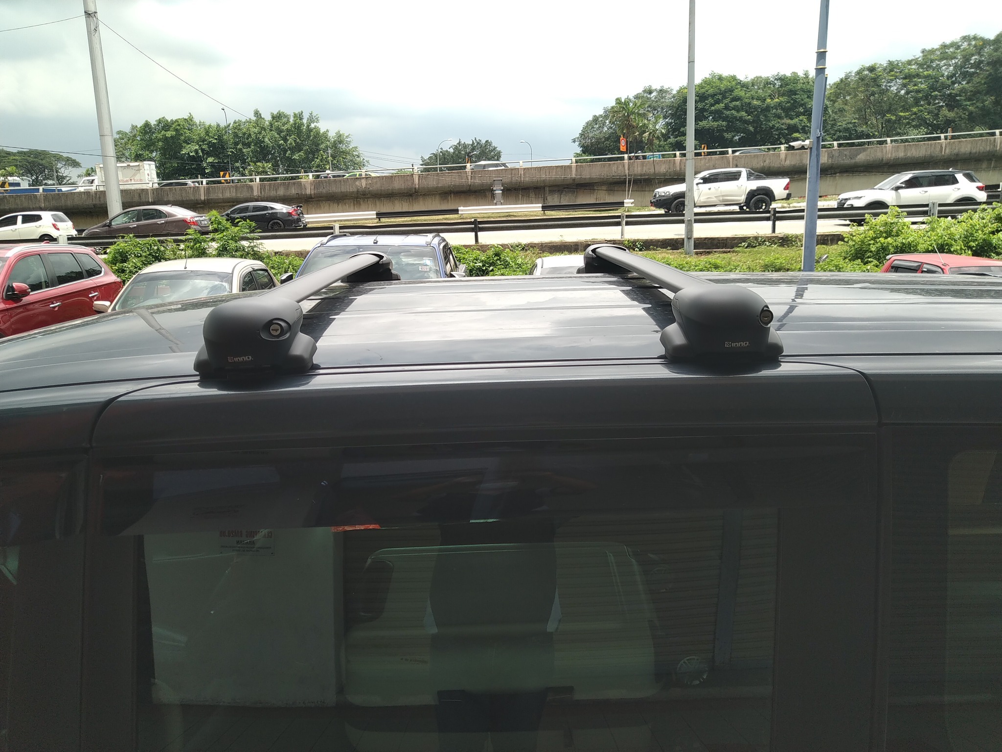 Inno XS201 roof rack set for Serena C26. Thanks for customer 