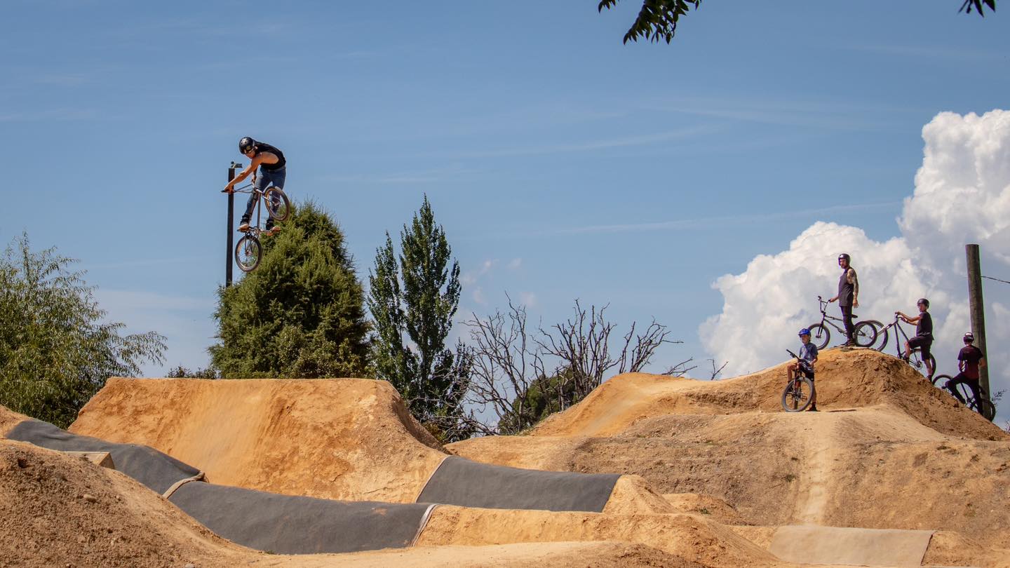Loose Riders Nelson - @thefarboys hanging out with @nicholirogatkin at ...
