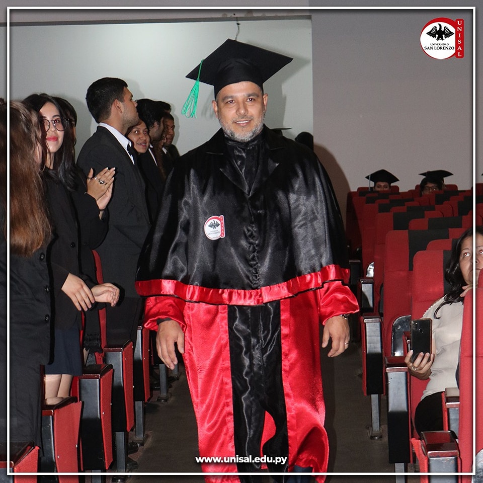 Universidad - El Vicerrector, Dr. Rivelino Rojas, ingresando al teatro ...
