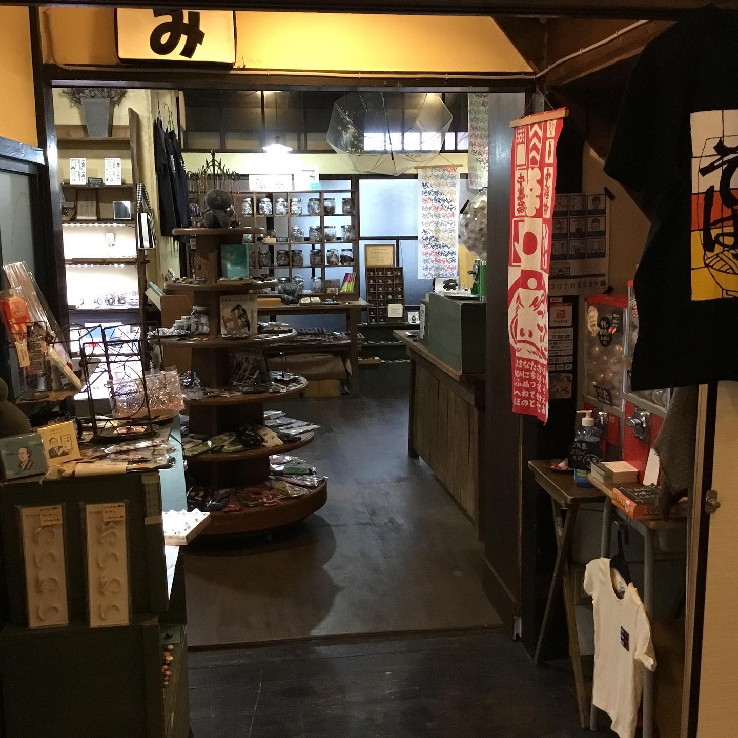 凸凹ことのは舎 - もじとあそぶ雑貨店 凸凹ことのは舎オープンしました〜。 今日も一日よろしくお願いいたします🤲...