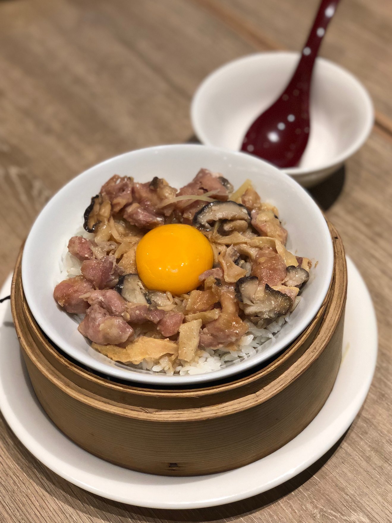 餃子の王將—台灣 - 台北統一時代店限定～蒸籠親子丼。 這裡是來自京都， 創業於1967的🥟餃子の王將🥟...